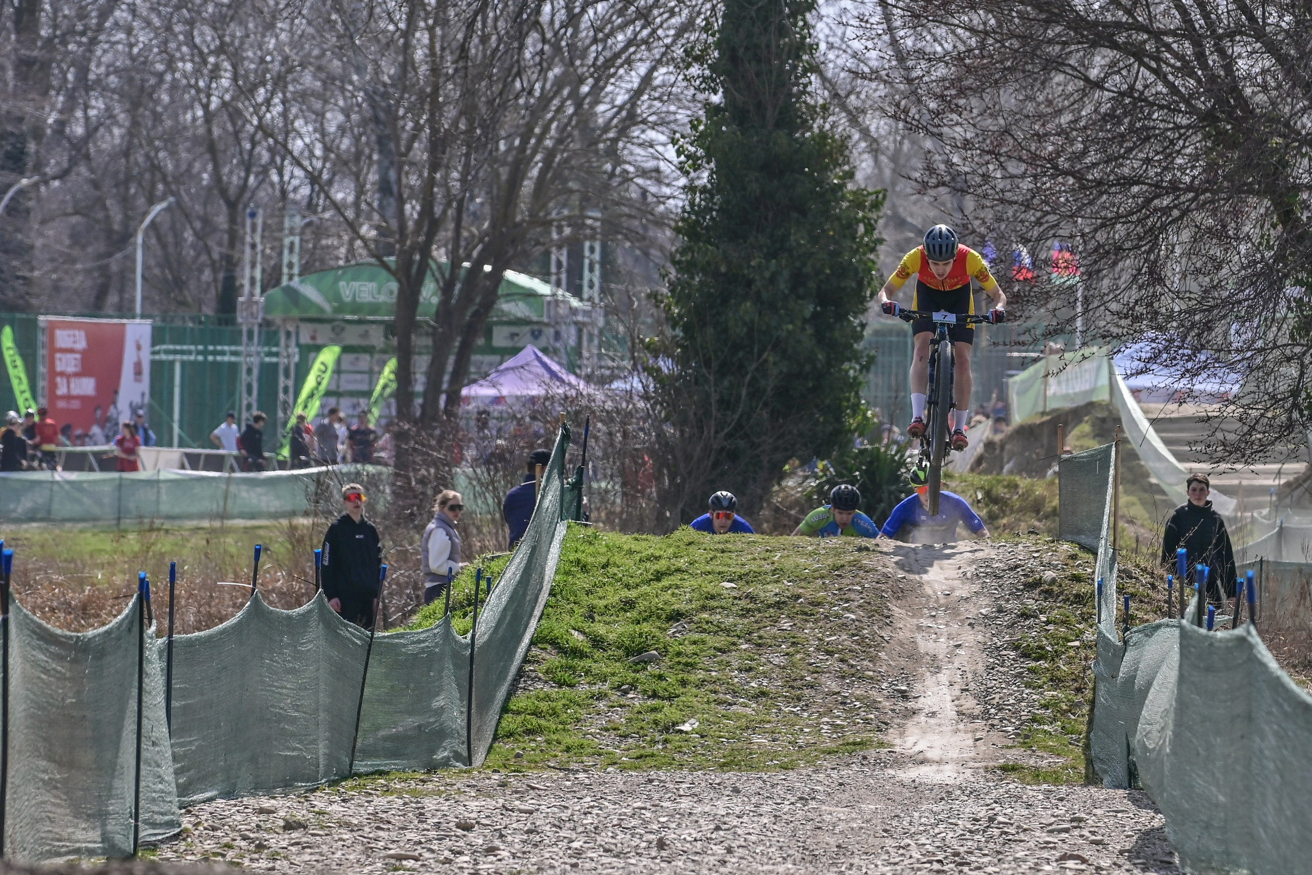 Маунтинбайк, кросс-кантри в Архипо-Осиповке 16 марта 2025. Спортивный фотограф, фотожурналист Павел Ларькин