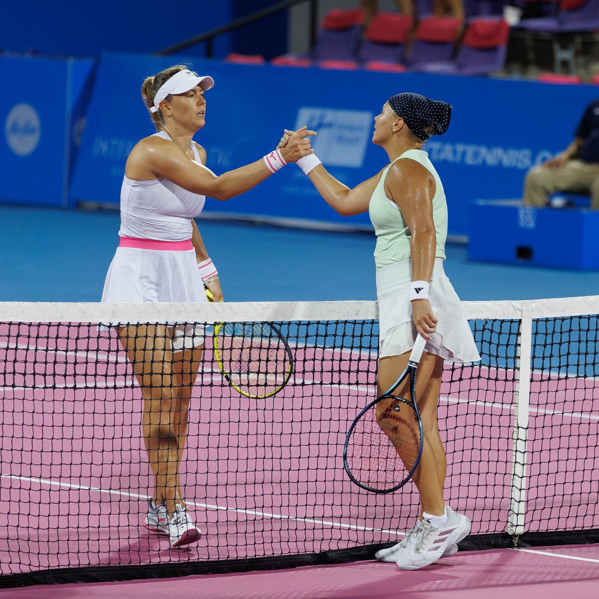 Спортивный фотограф Сергей Иванов — рукопожатие теннисисток