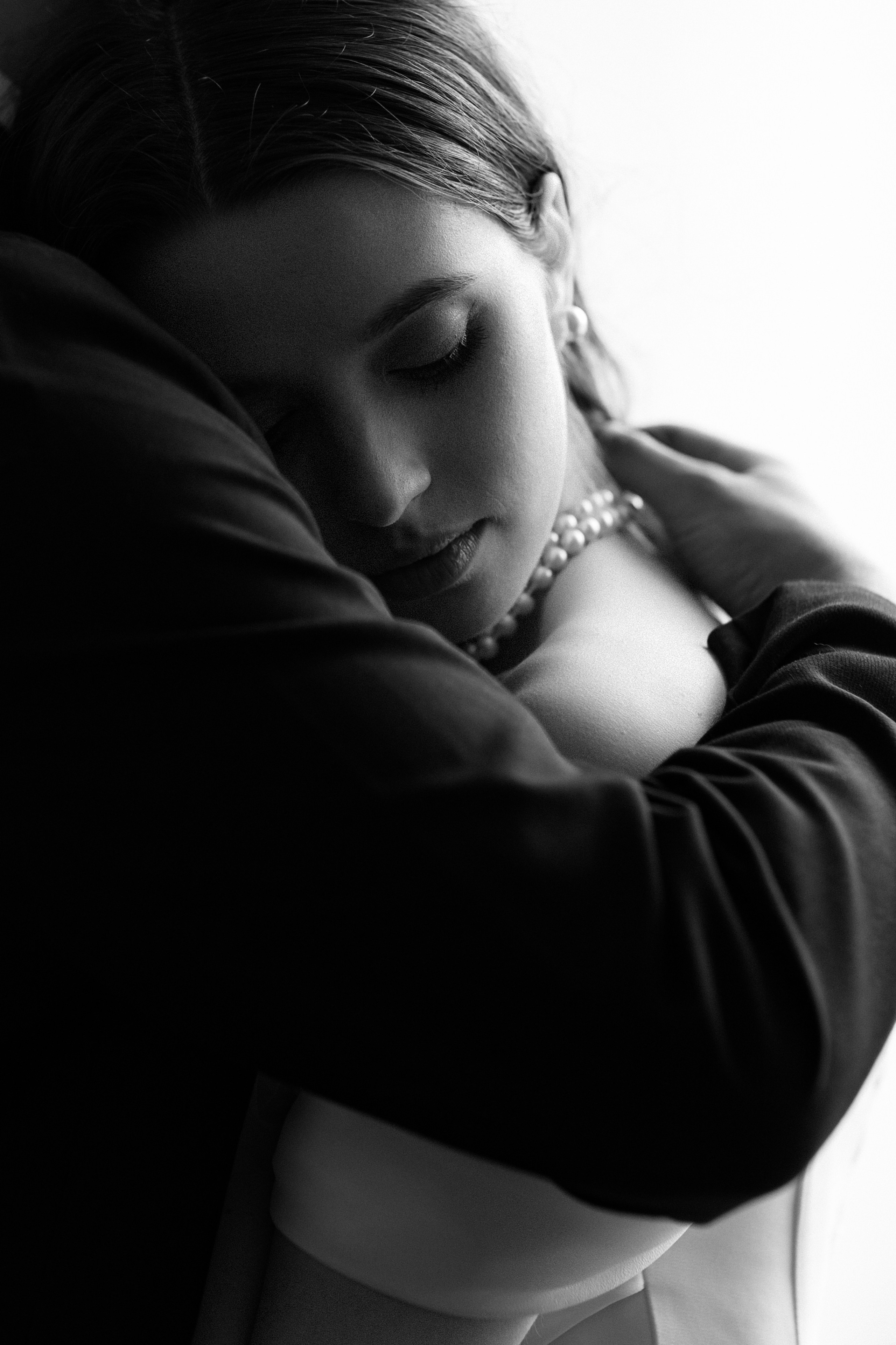 Свадебная фотосессия в квартире-студии. Свадебный фотограф в Москве Мария Крош