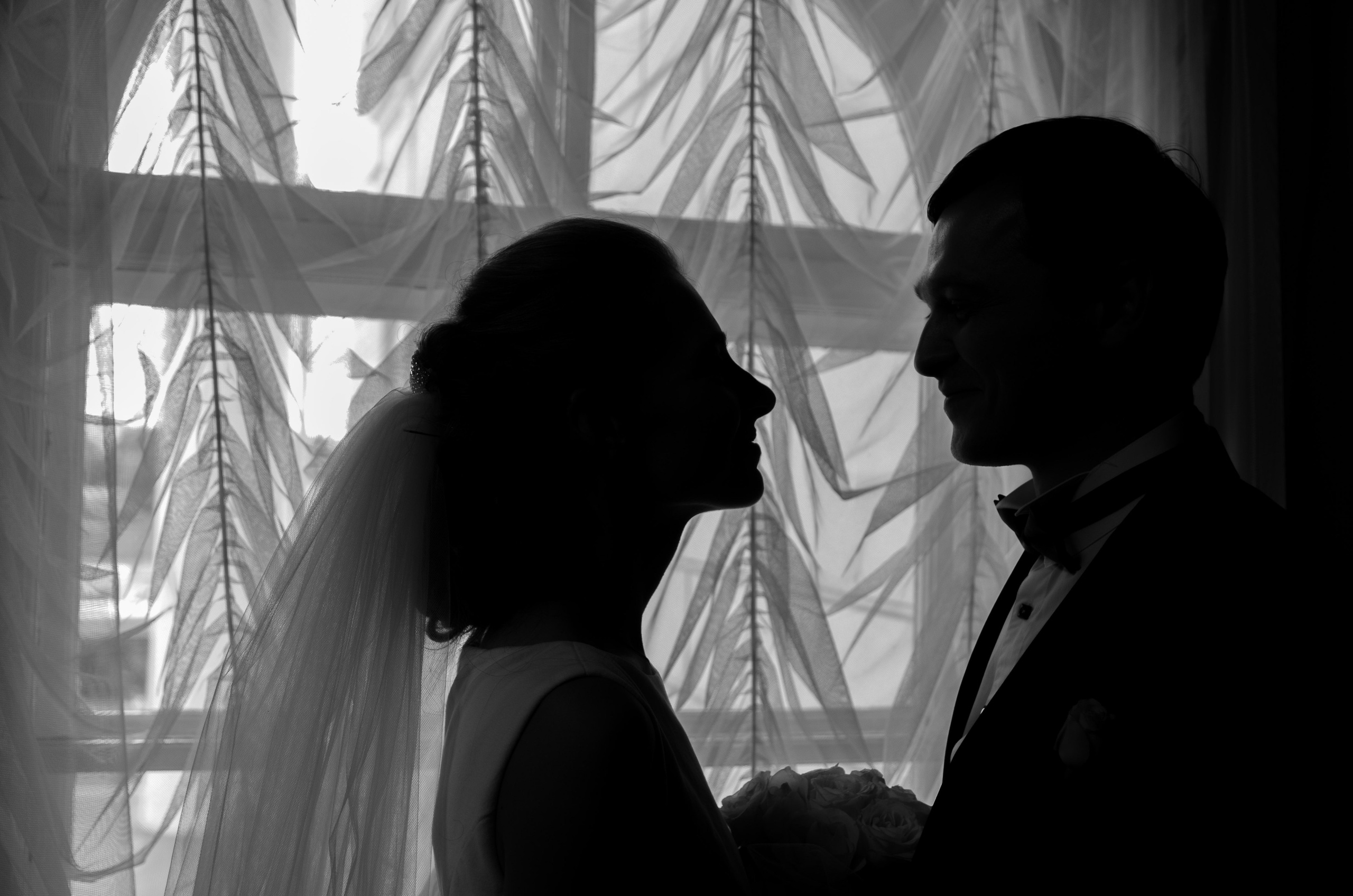 Художественная свадебная фотосессия в городе. Фотограф в Витебске Сергей Томашев