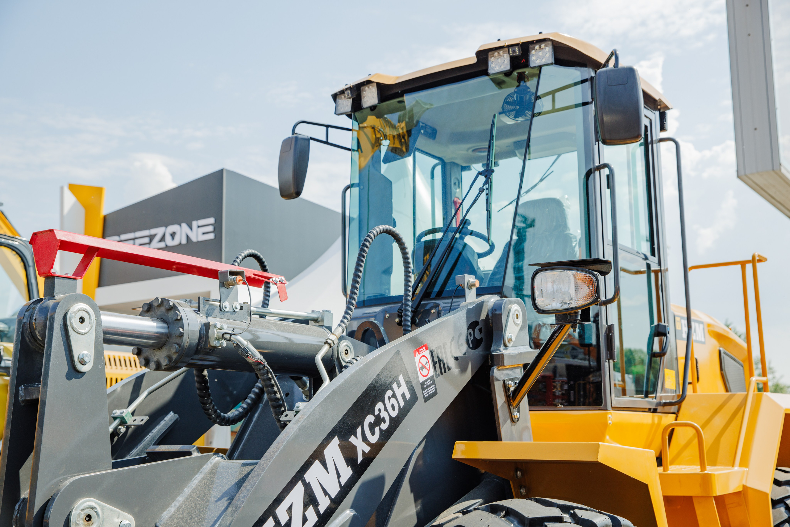 Выставка Спец. Техники. Фотограф Москва Шептаев Артём