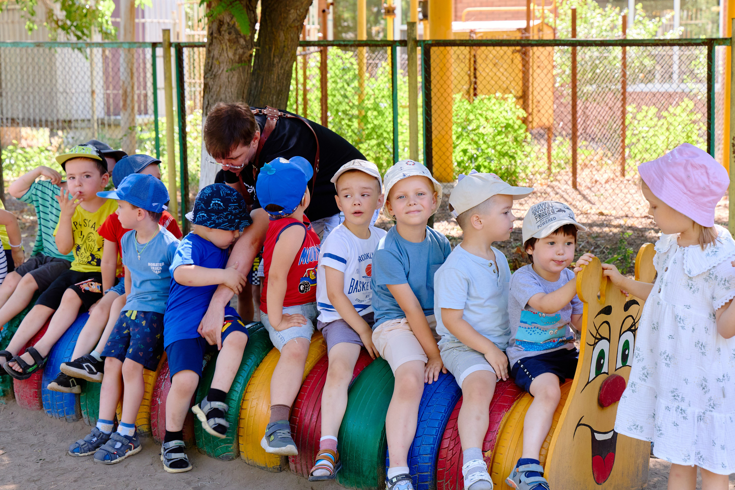 Пример летней съёмки в детском саду № 92 младшая группа Ромашки. Фотограф Выпускные альбомы Таганрог Сергей Коробченко