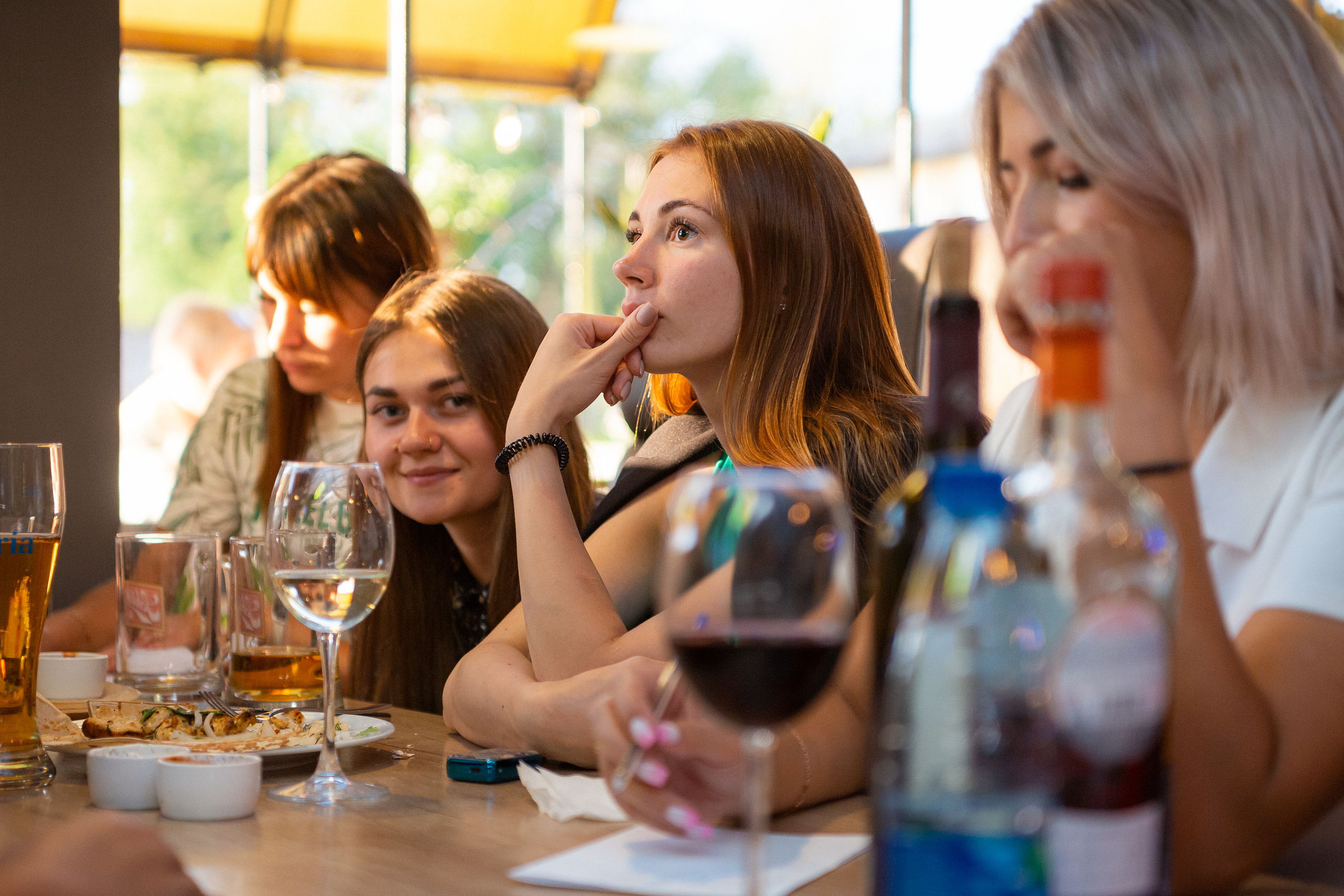 Репортажная съемка WOW QUIZ в кафе Огород, город Ржев. Алёна Мелихова | Фотограф Тверь, Старица, Ржев