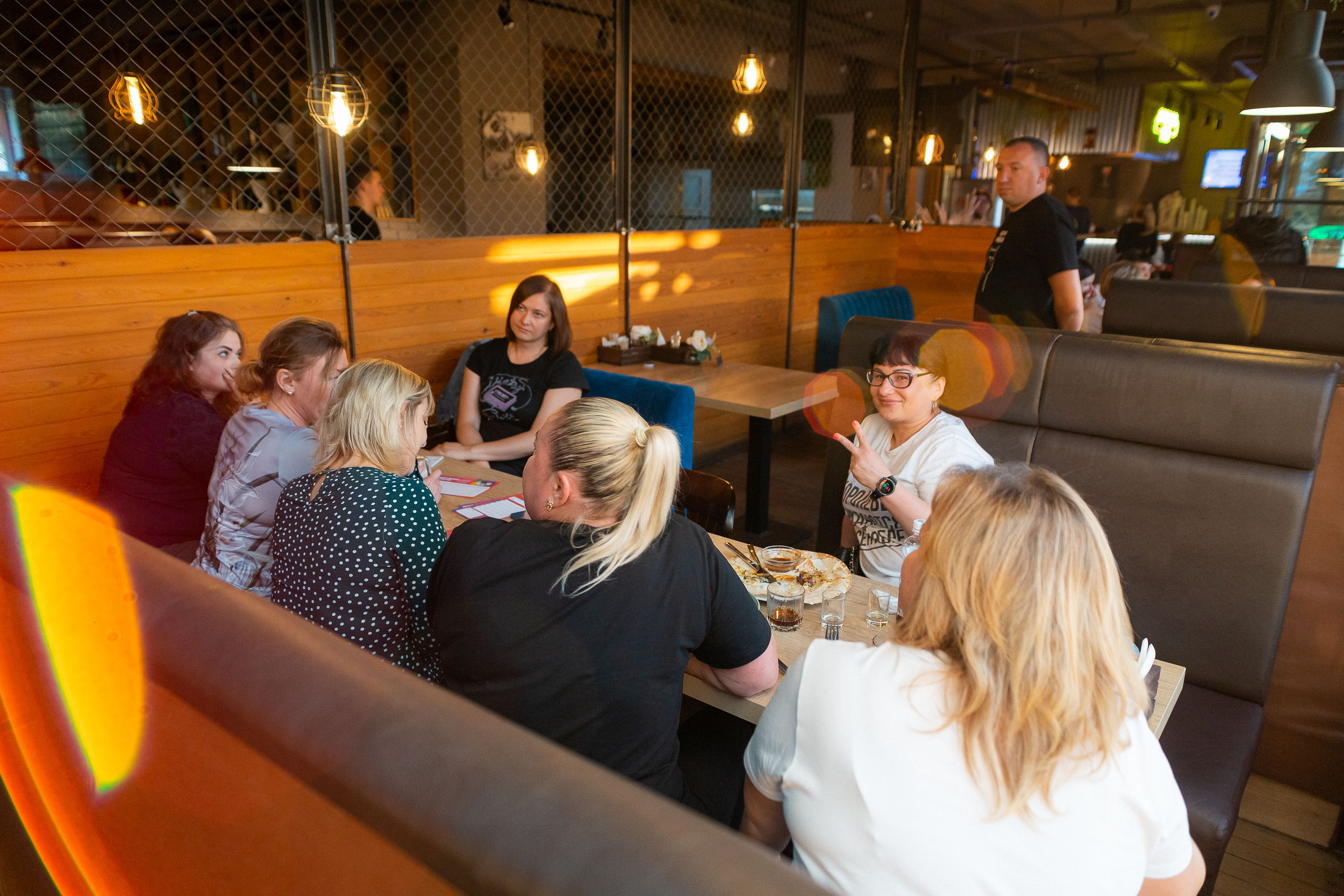 Репортажная съемка WOW QUIZ в кафе Огород, город Ржев. Алёна Мелихова | Фотограф Тверь, Старица, Ржев