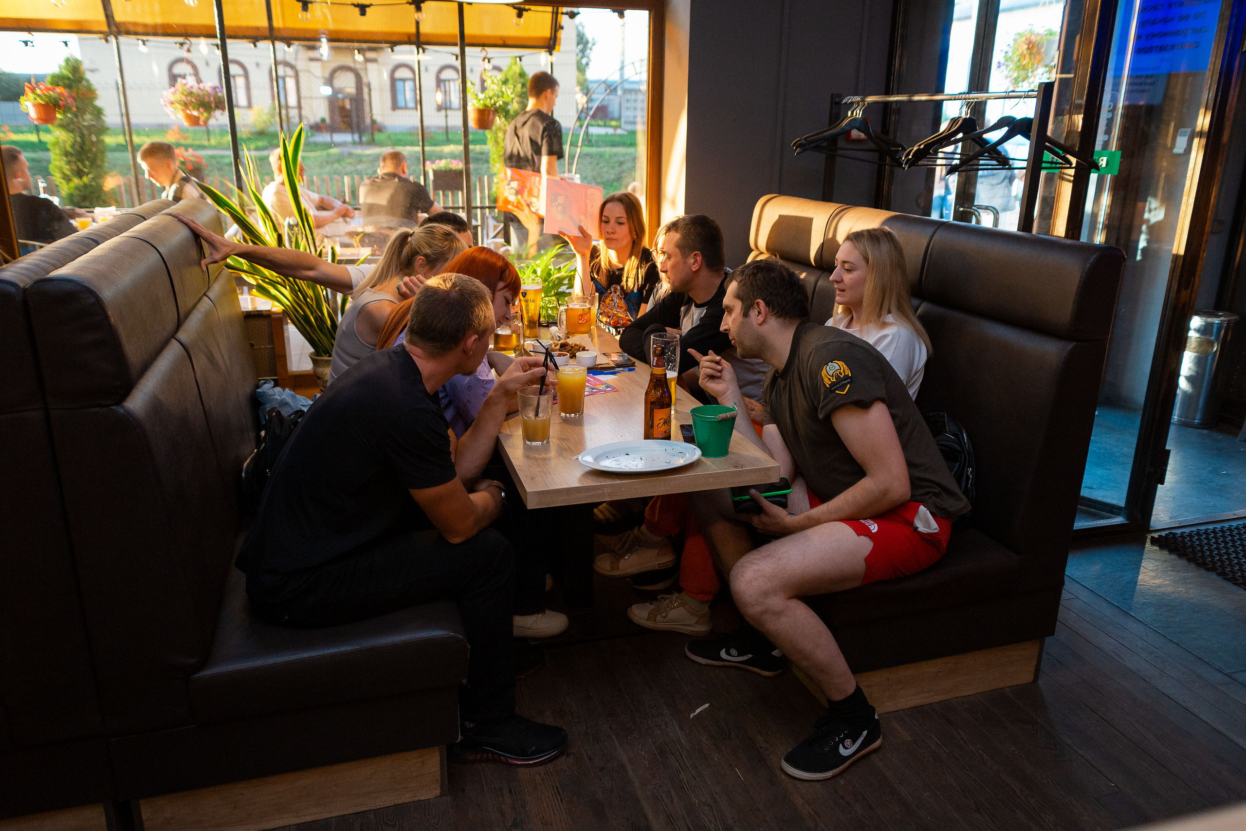 Репортажная съемка WOW QUIZ в кафе Огород, город Ржев. Алёна Мелихова | Фотограф Тверь, Старица, Ржев