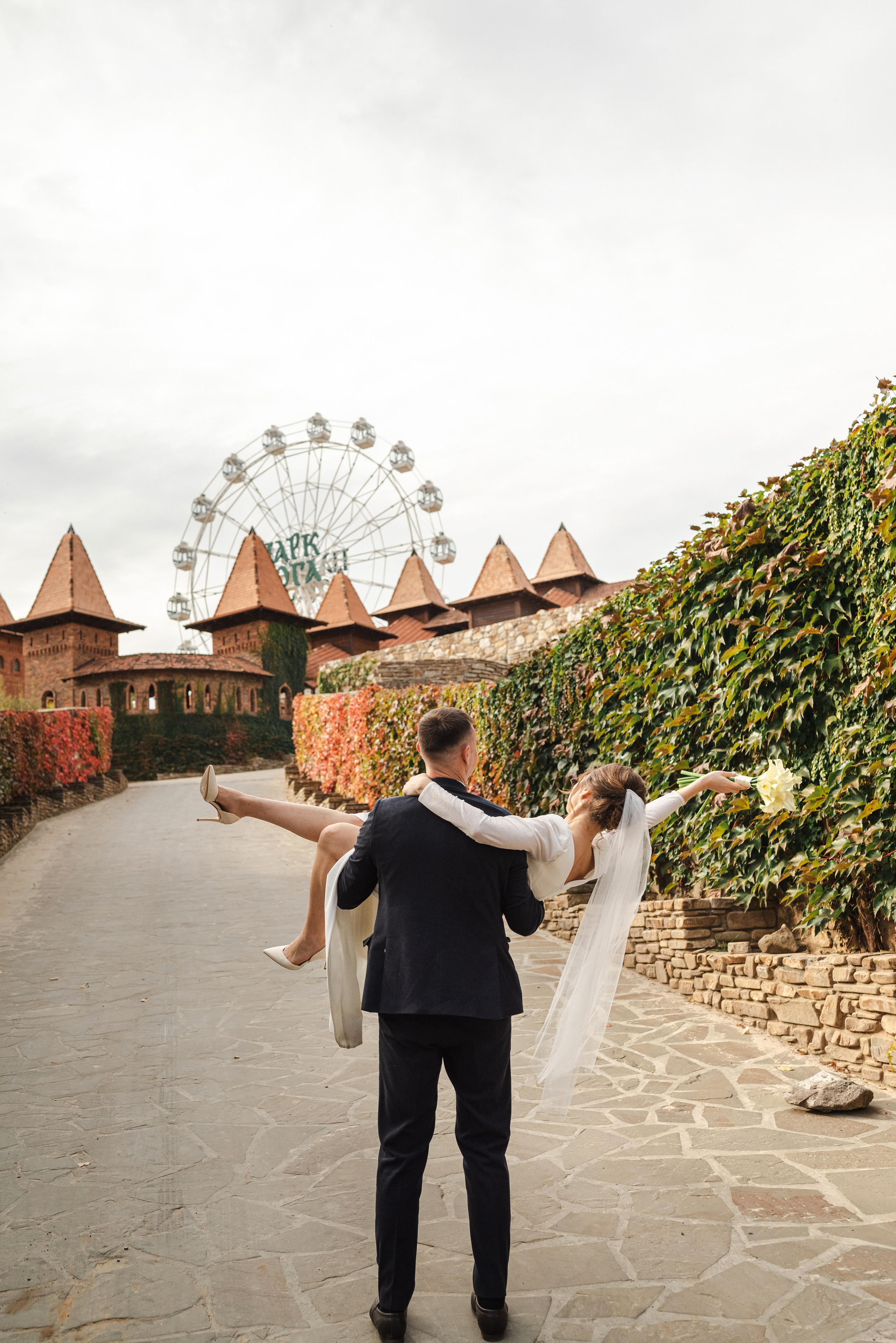 Свадебная фотосессия в Каменске-Шахтинском парке Лога. Фотограф в Каменске-Шахтинском Ольга Сагал