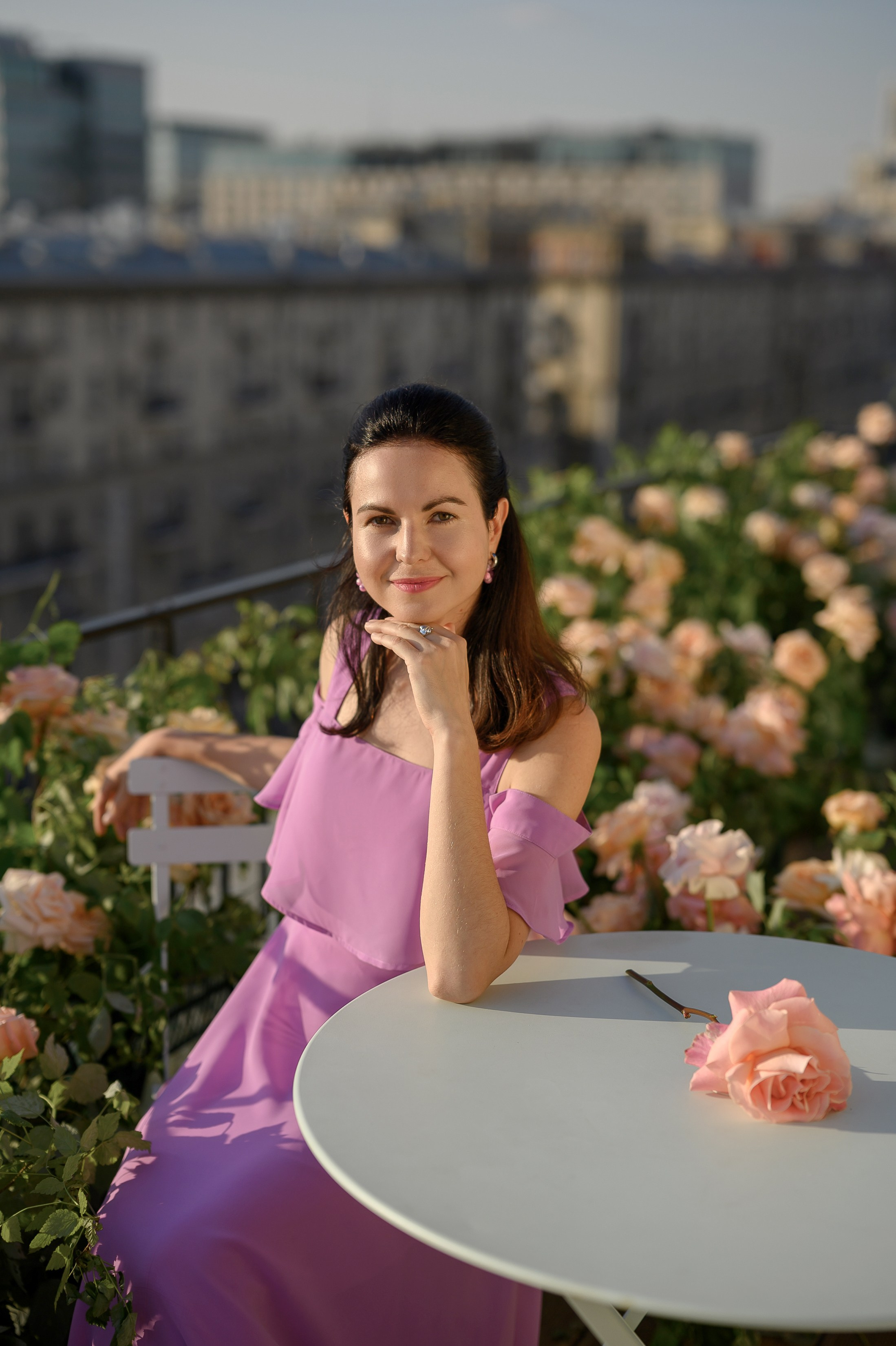 Екатерина. Съёмка на балконе с розами в центре Москвы. Semerlina.ru