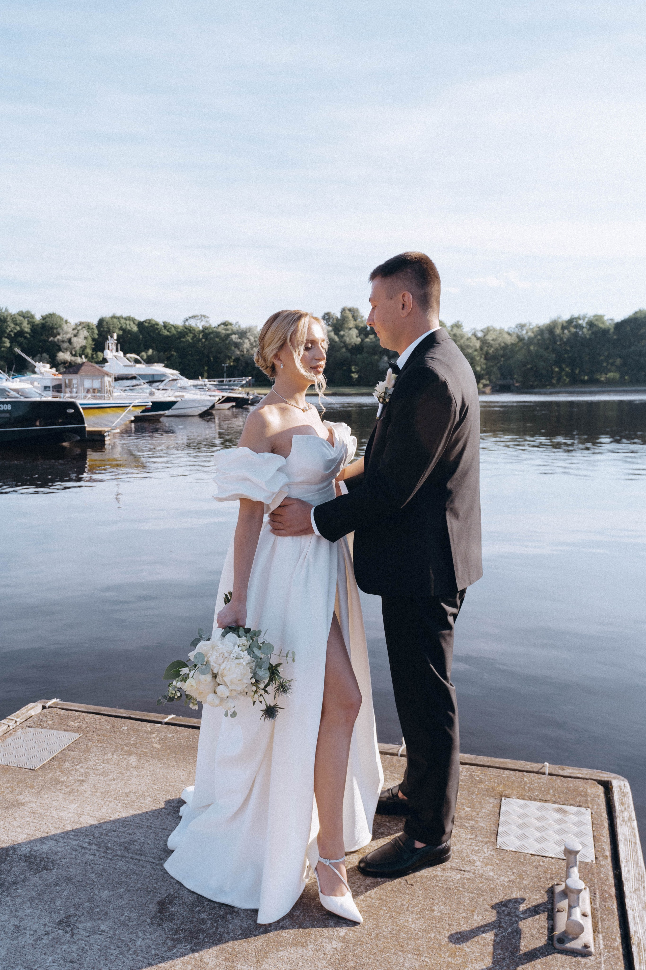 СВАДЕНБНАЯ СЬЕМКА НА КАТЕРЕ ПО КАНАЛАМ САНКТ-ПЕТЕРБУРГА И В АКВАТОРИИ НЕВЫ. Профессиональный фотограф, Санкт-Петербург — Виктория Богомолова