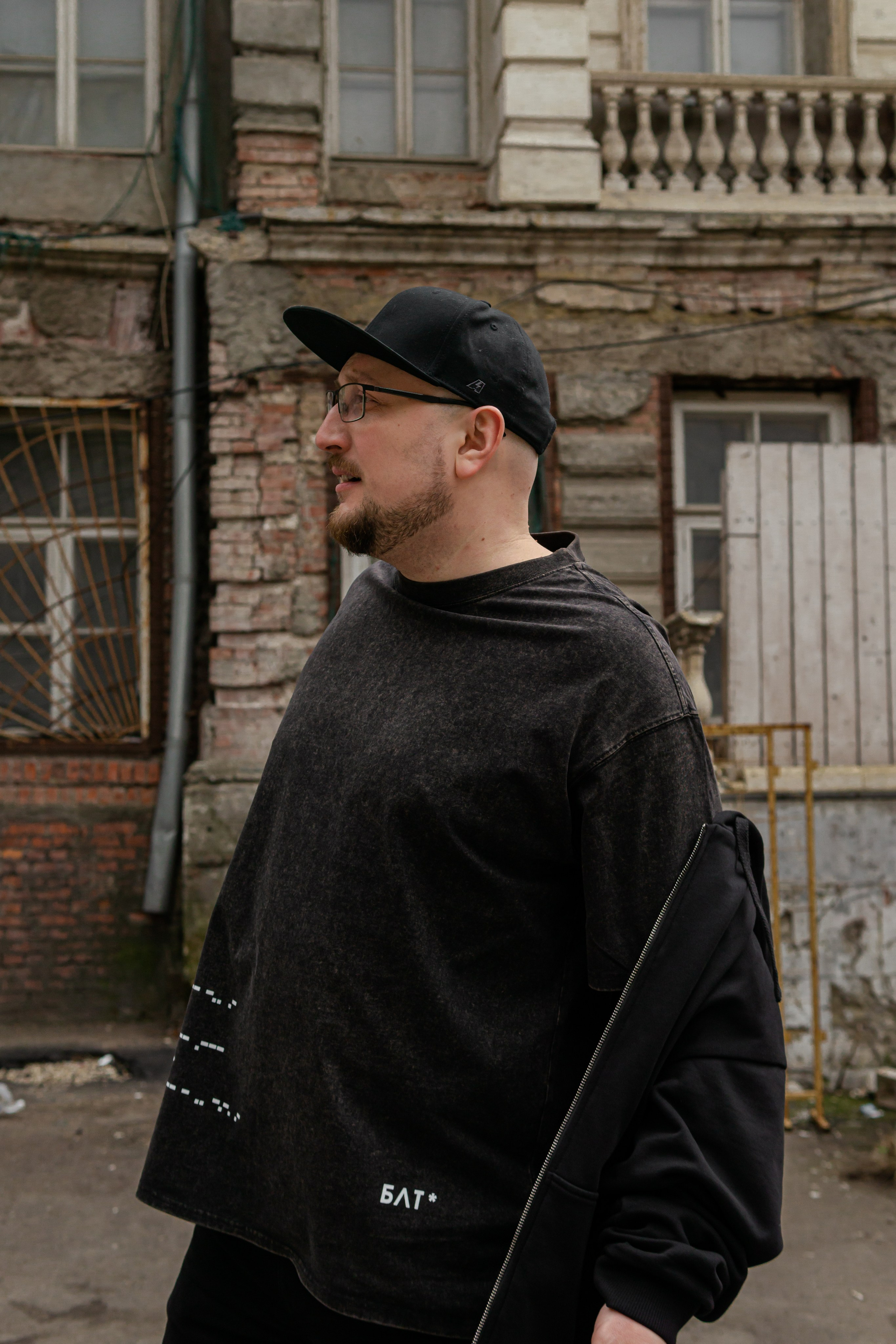 Съемка мерча БЛТ* Semiotica в городе. Фотограф-анималист Ксения Воробьева, Москва