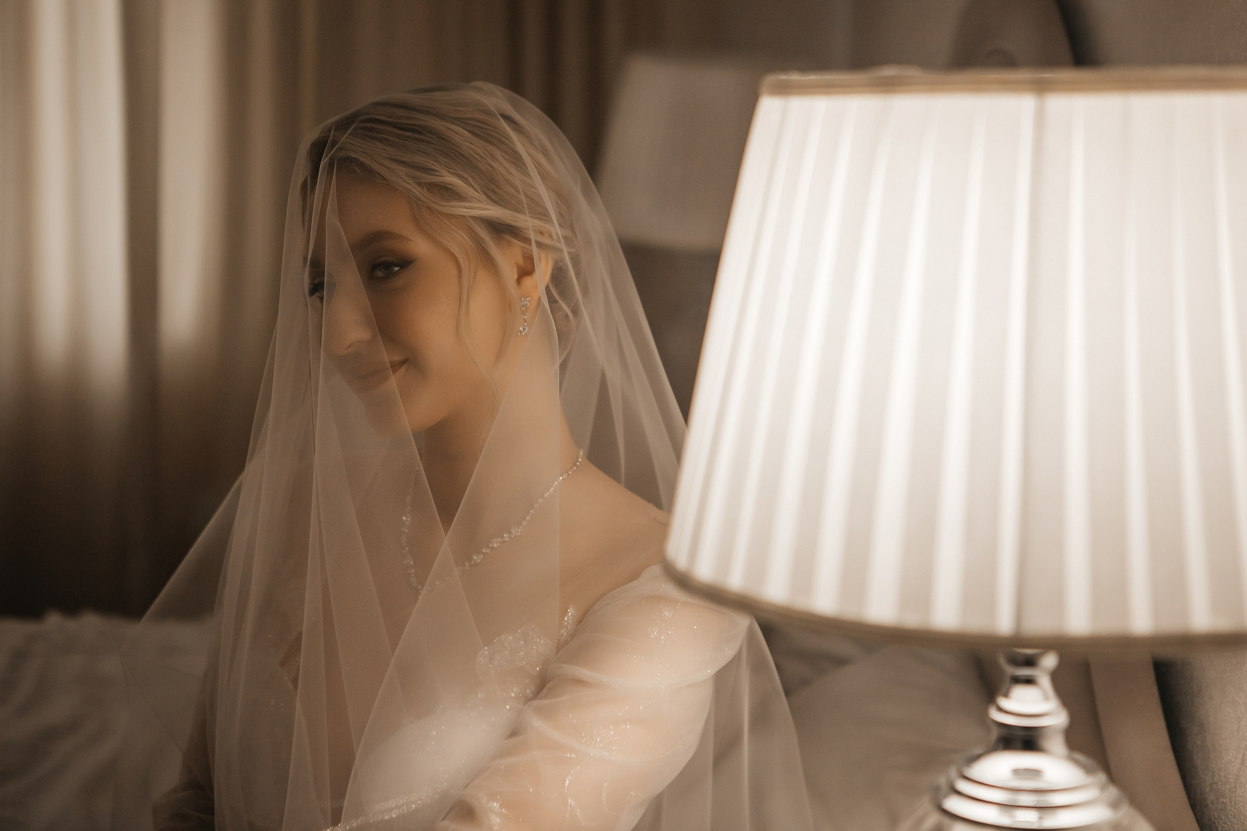 Евгения и Николай утренние сборы. Свадебный фотограф Виктория Чуйко Магнитогорск. Визуал для бизнеса