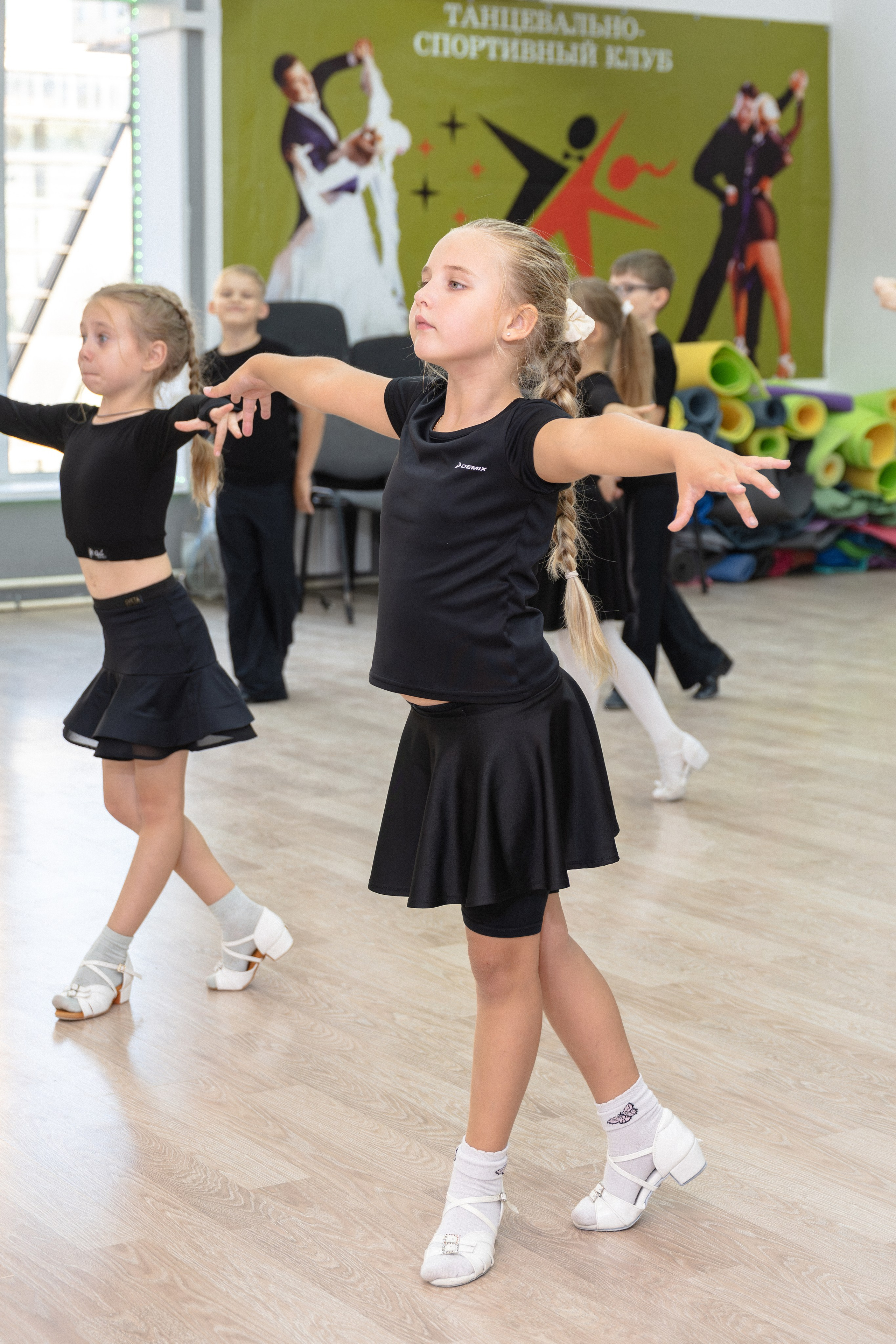 Группа 7-11 лет первый и второй год обучения. КонТакт — спортивные бальные танцы в Москве