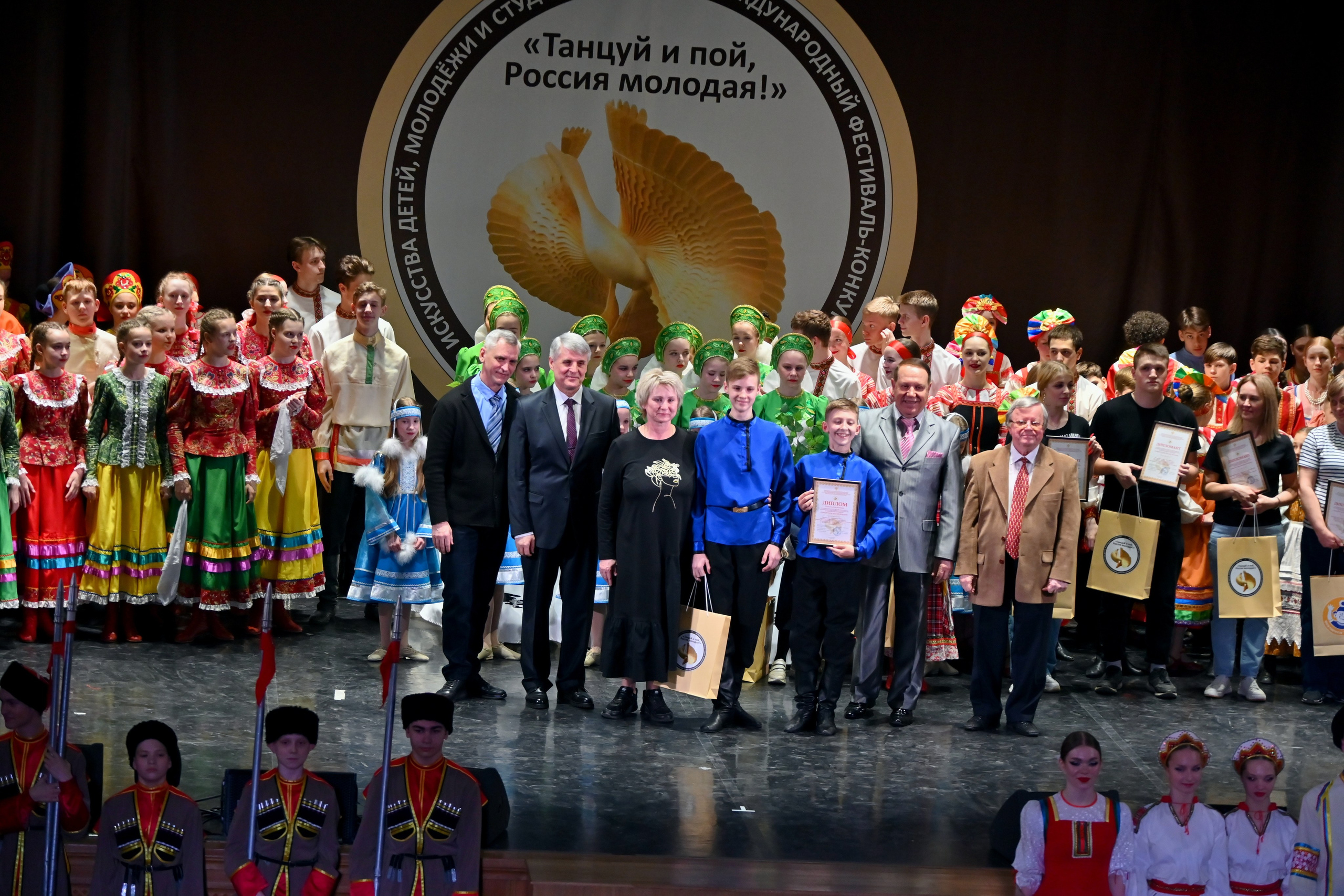 Гала-концерт. Танцуй и пой, Россия Молодая! 22.04.2024. Профессиональный фотограф в Москве Алёна Котова
