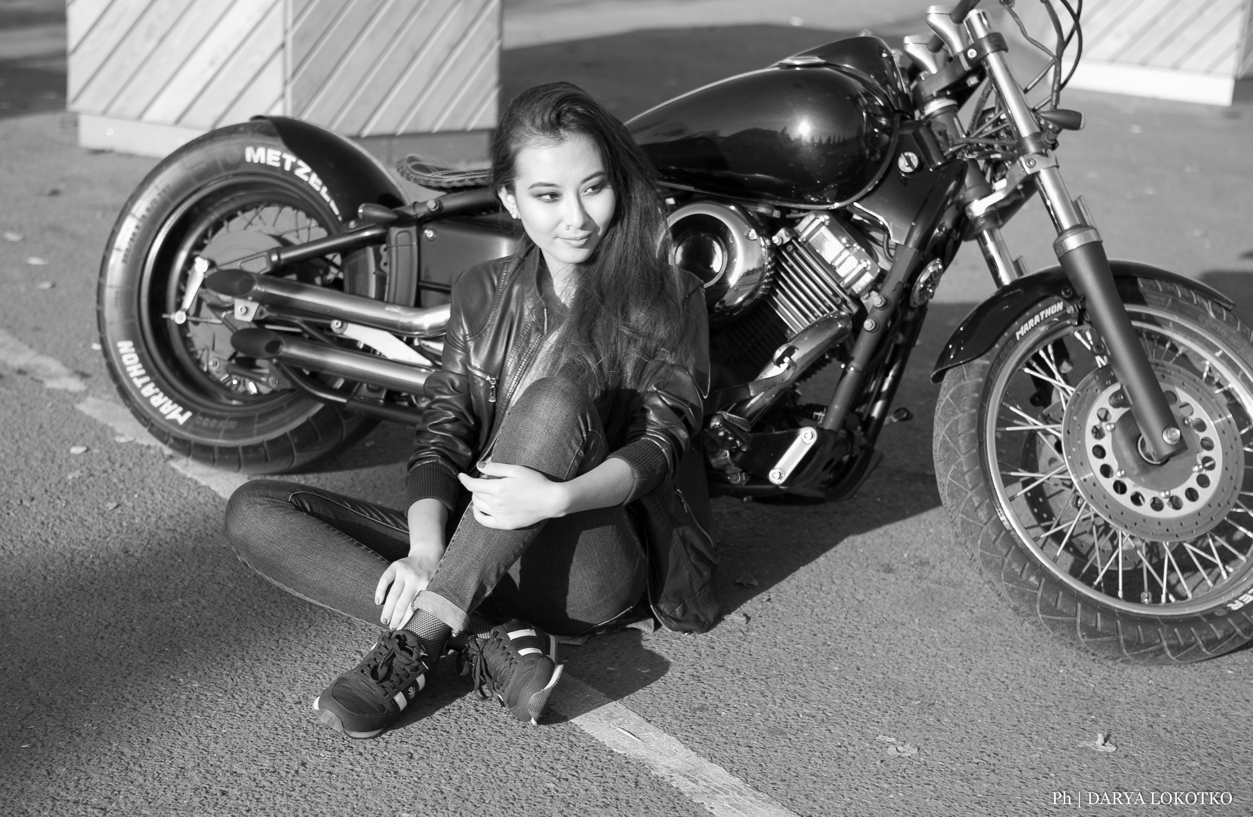 Девушка мотоцикл чоппер лето фотосессия