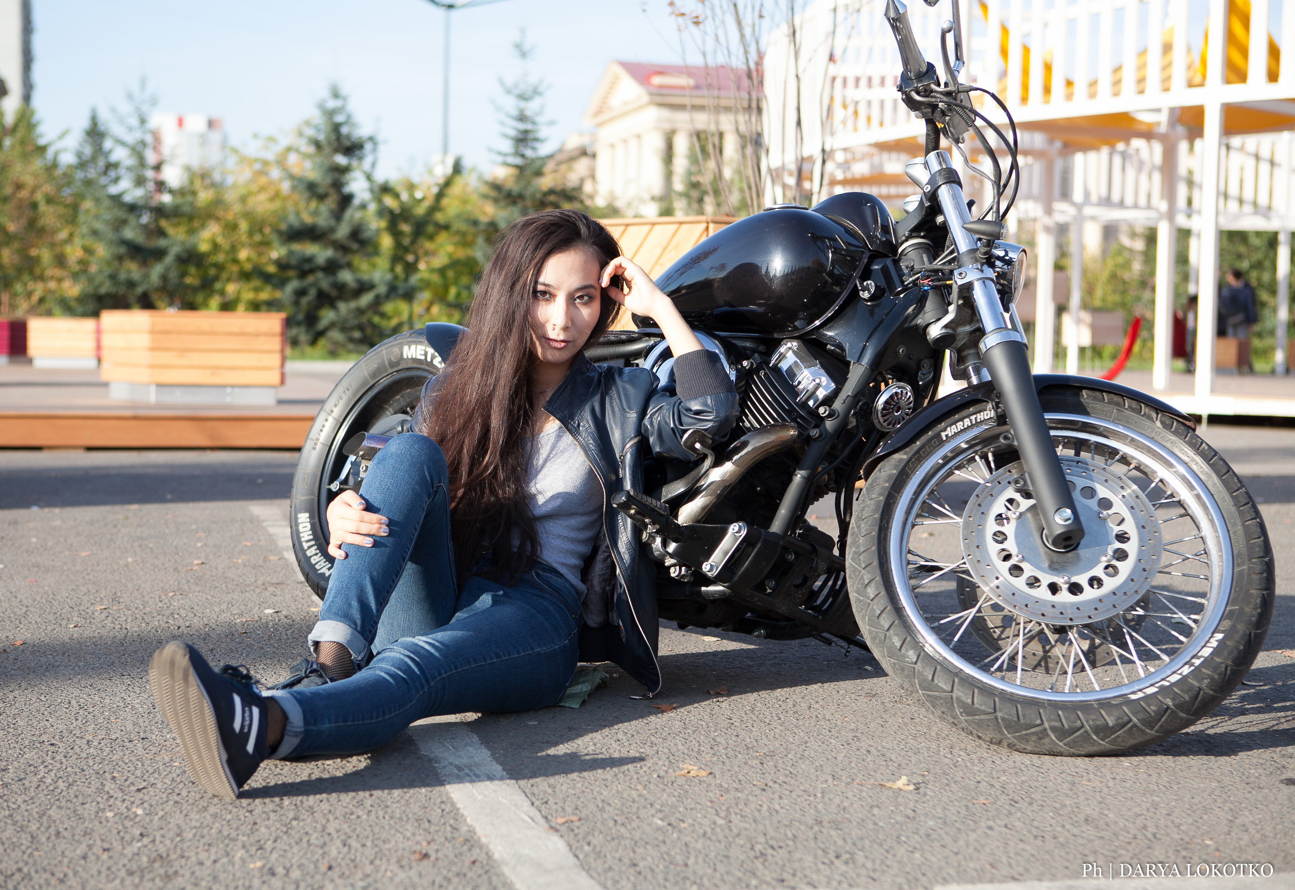 Девушка мотоцикл чоппер лето фотосессия