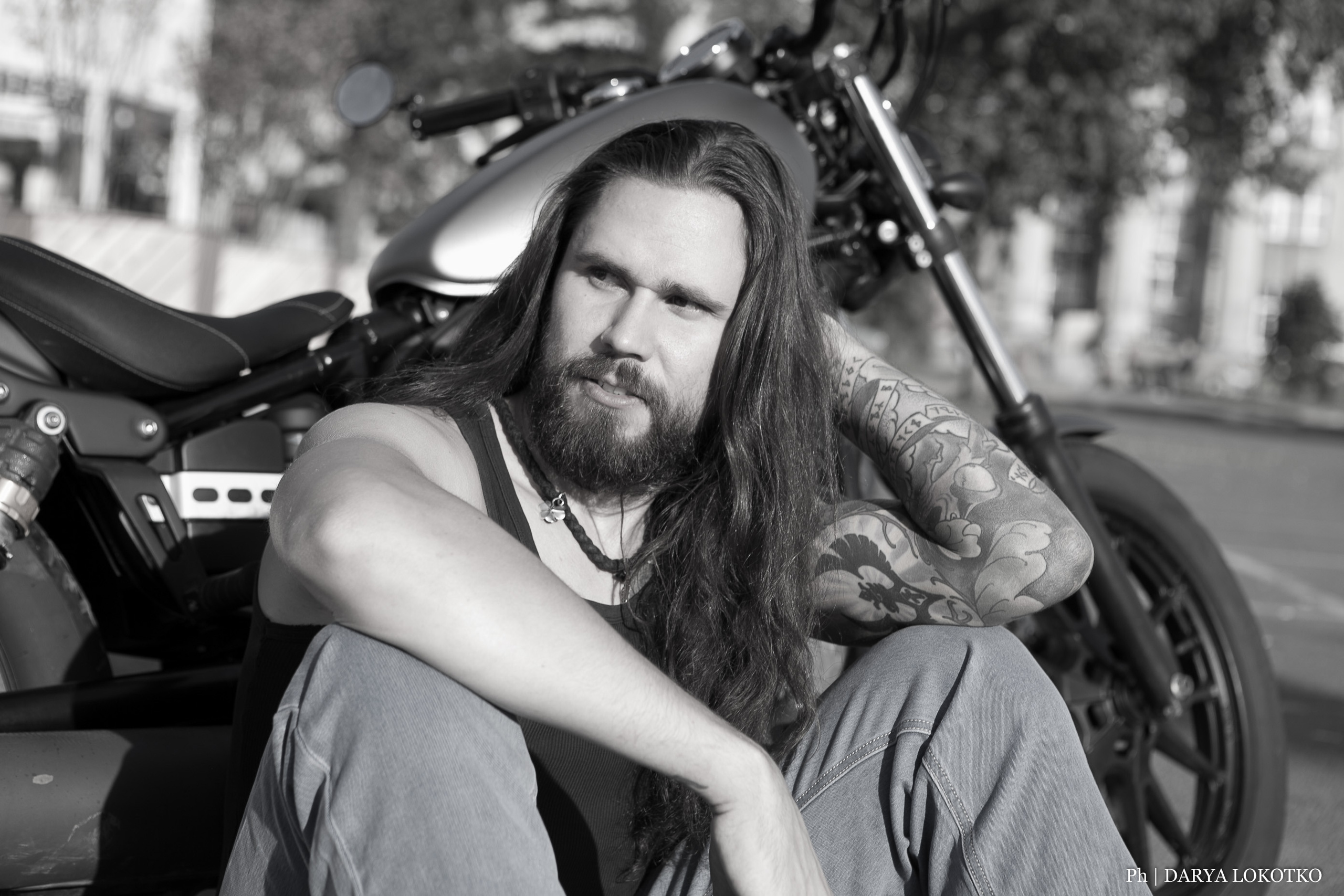 байкер парень мотоцикл руль чоппер фотосессия город лето