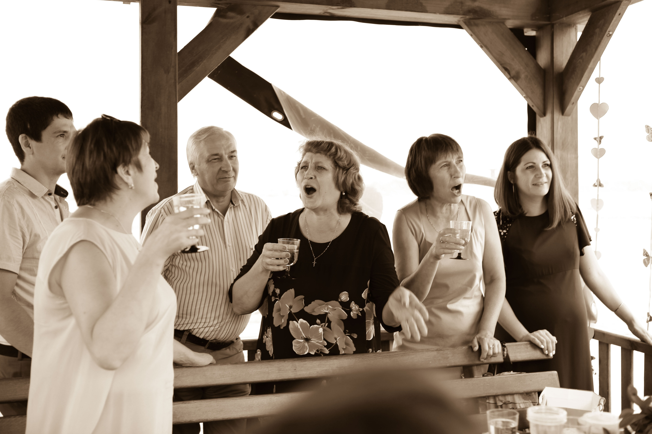 родственники свадьба лето банкет беседка