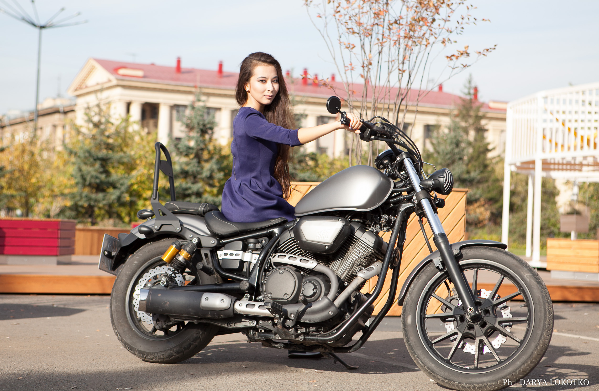 Девушка мотоцикл чоппер лето 