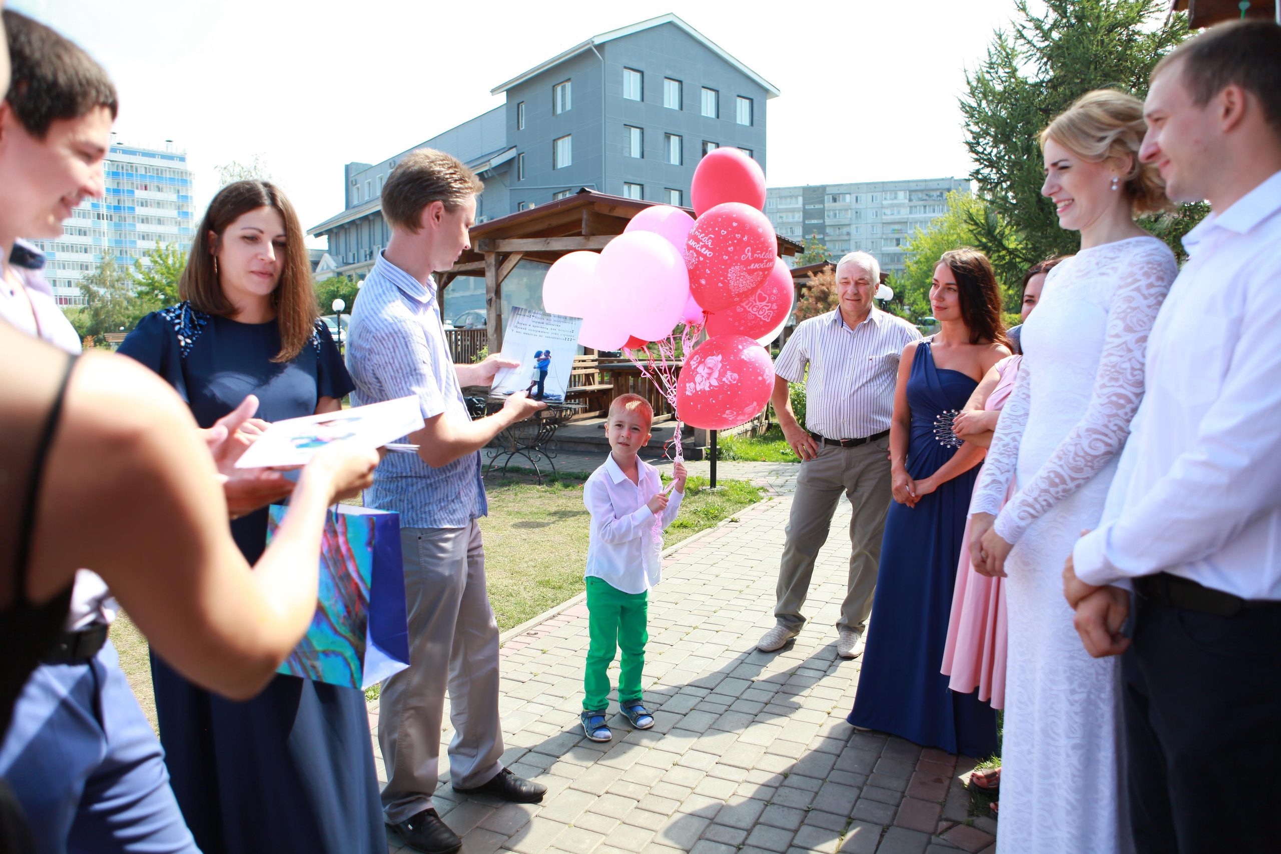 жених и невеста свадьба лето банкет беседка