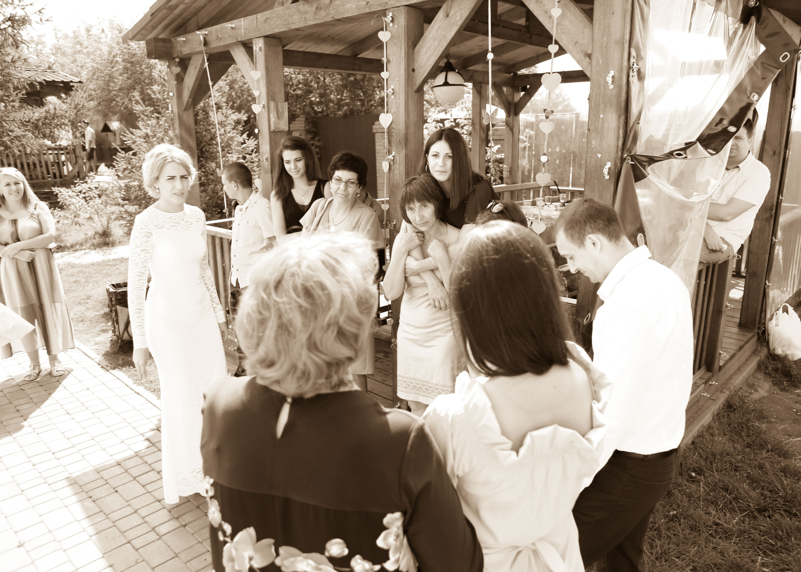 жених и невеста свадьба лето банкет беседка