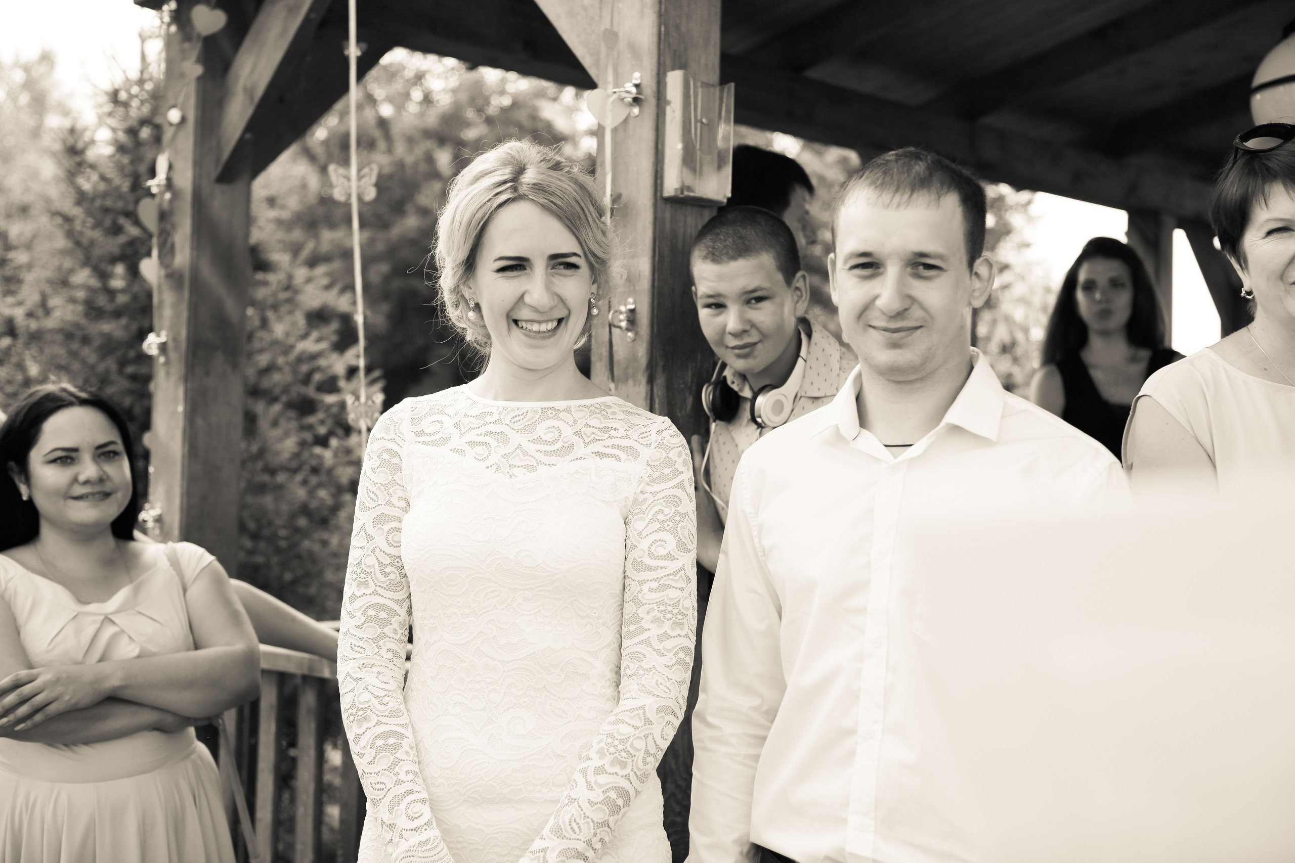 жених и невеста свадьба лето банкет беседка