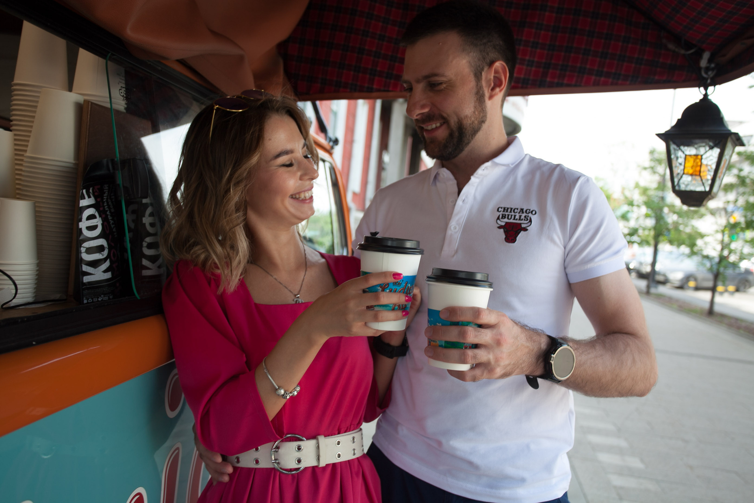  красивая пара фотосессия лето город кофе