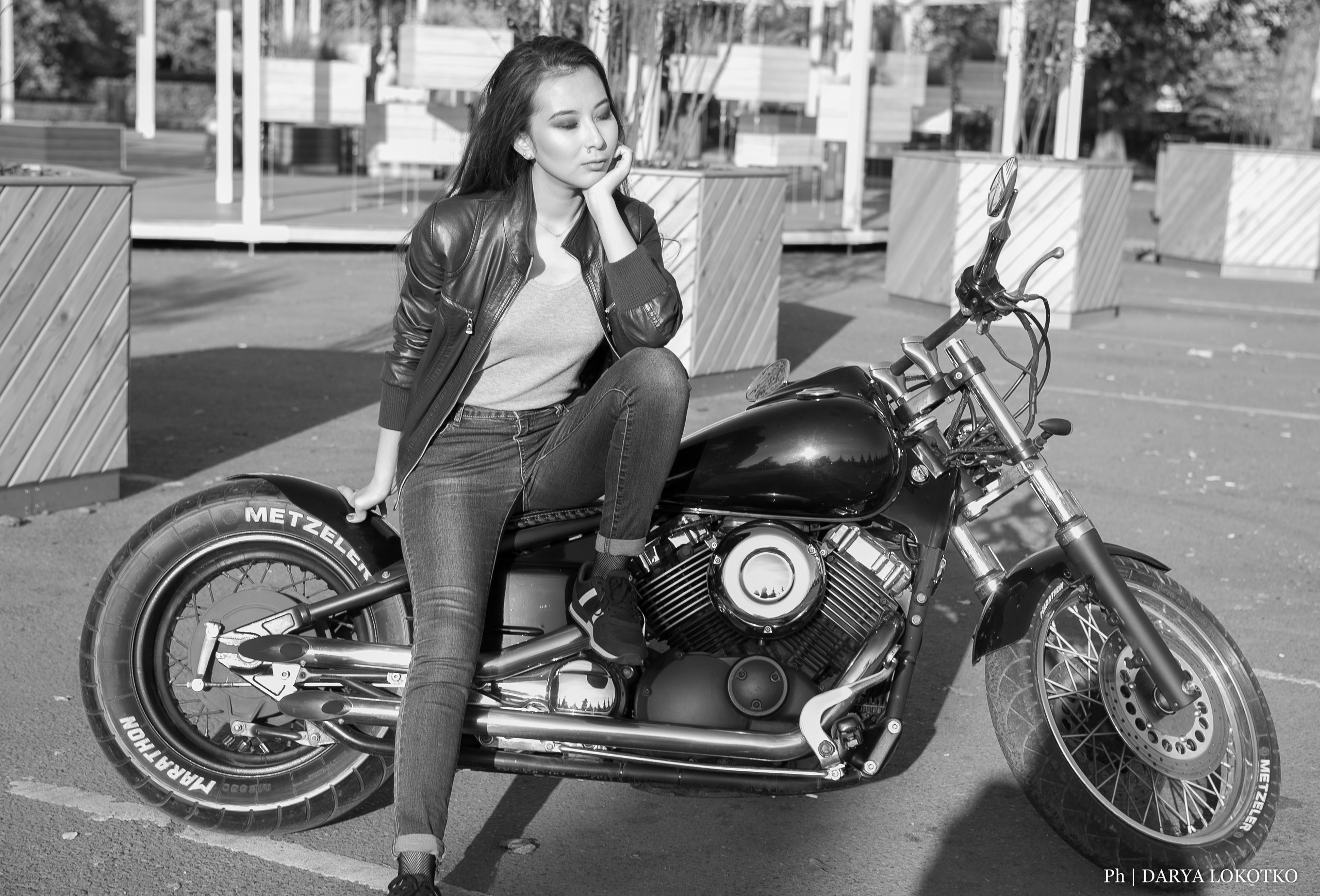 красивая девушка чоппер фотосессия город лето