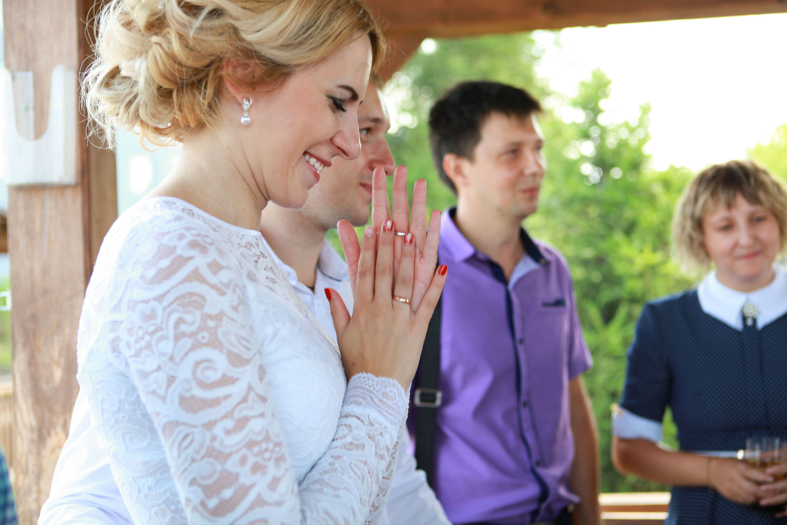 жених и невеста свадьба лето