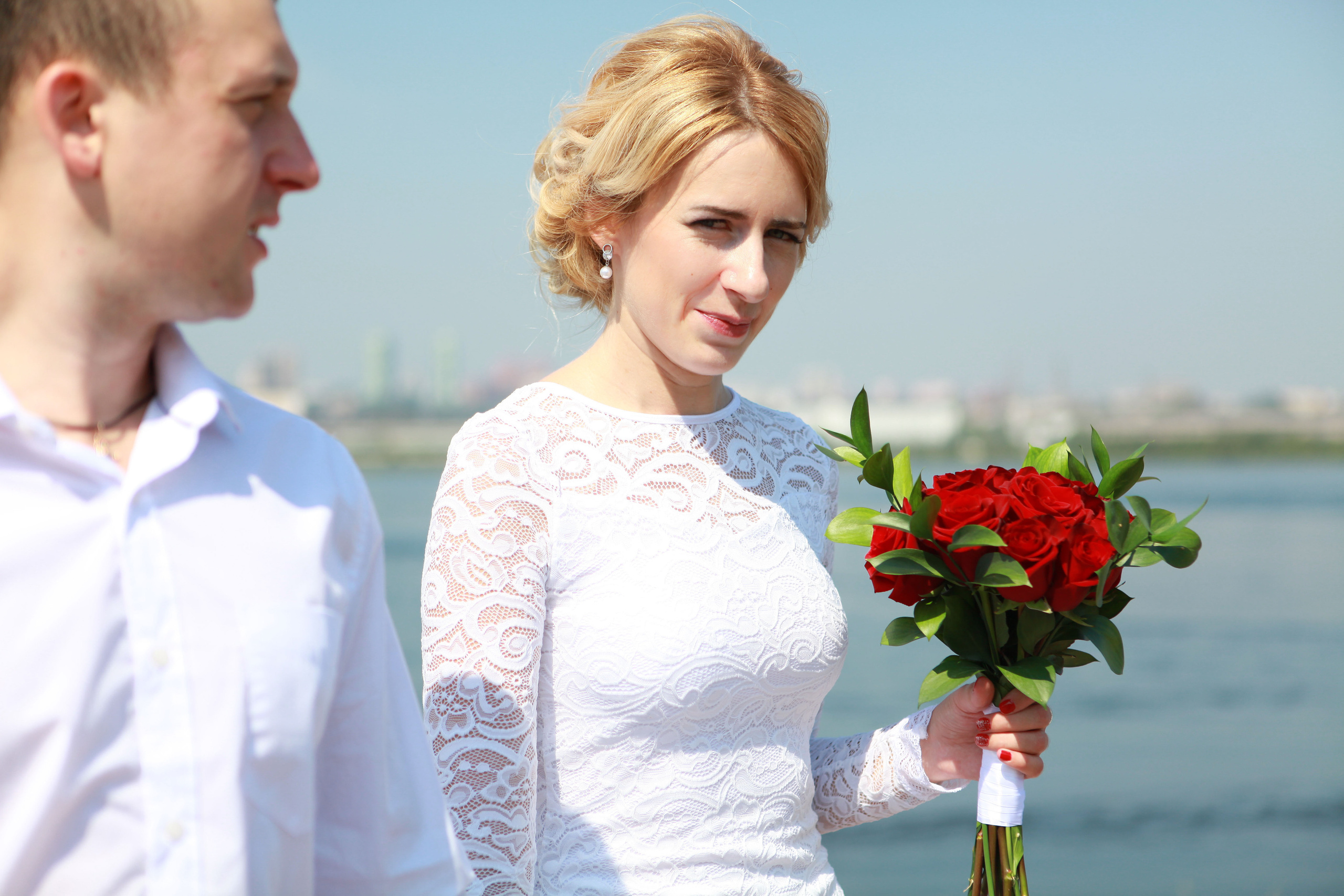 жених и невеста свадьба лето