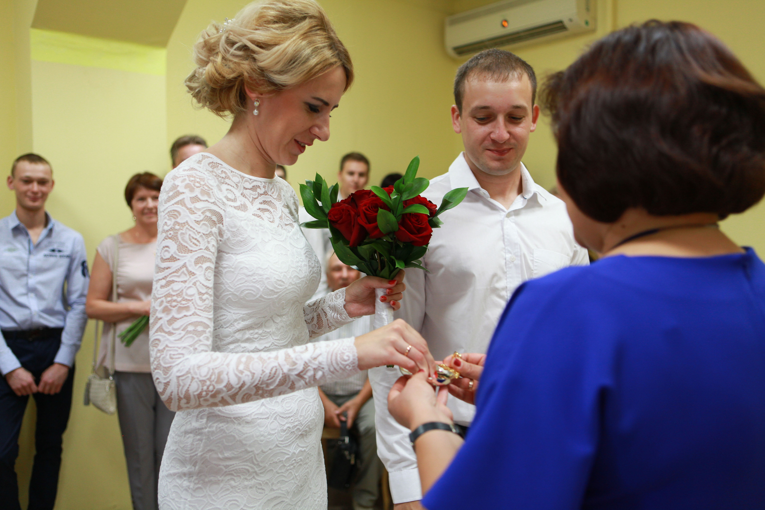 жених и невеста свадьба лето загс церемония бракосочетания 