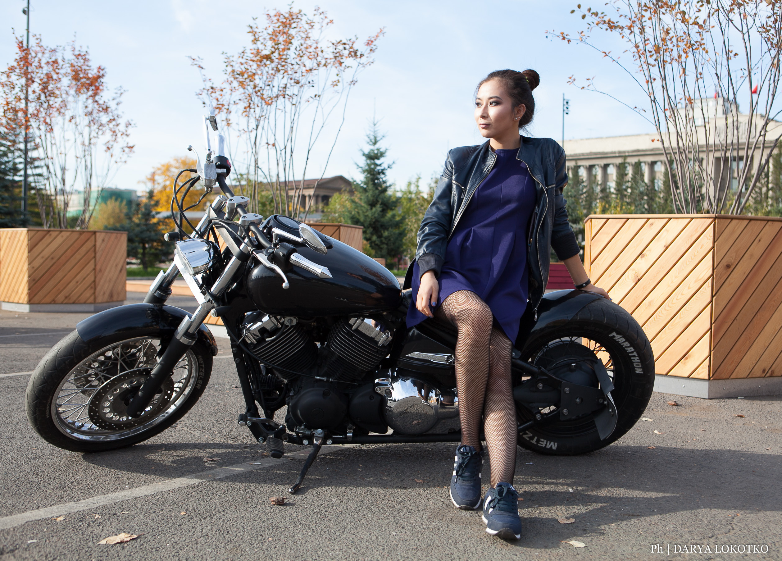 Девушка мотоцикл чоппер лето фотосессия
