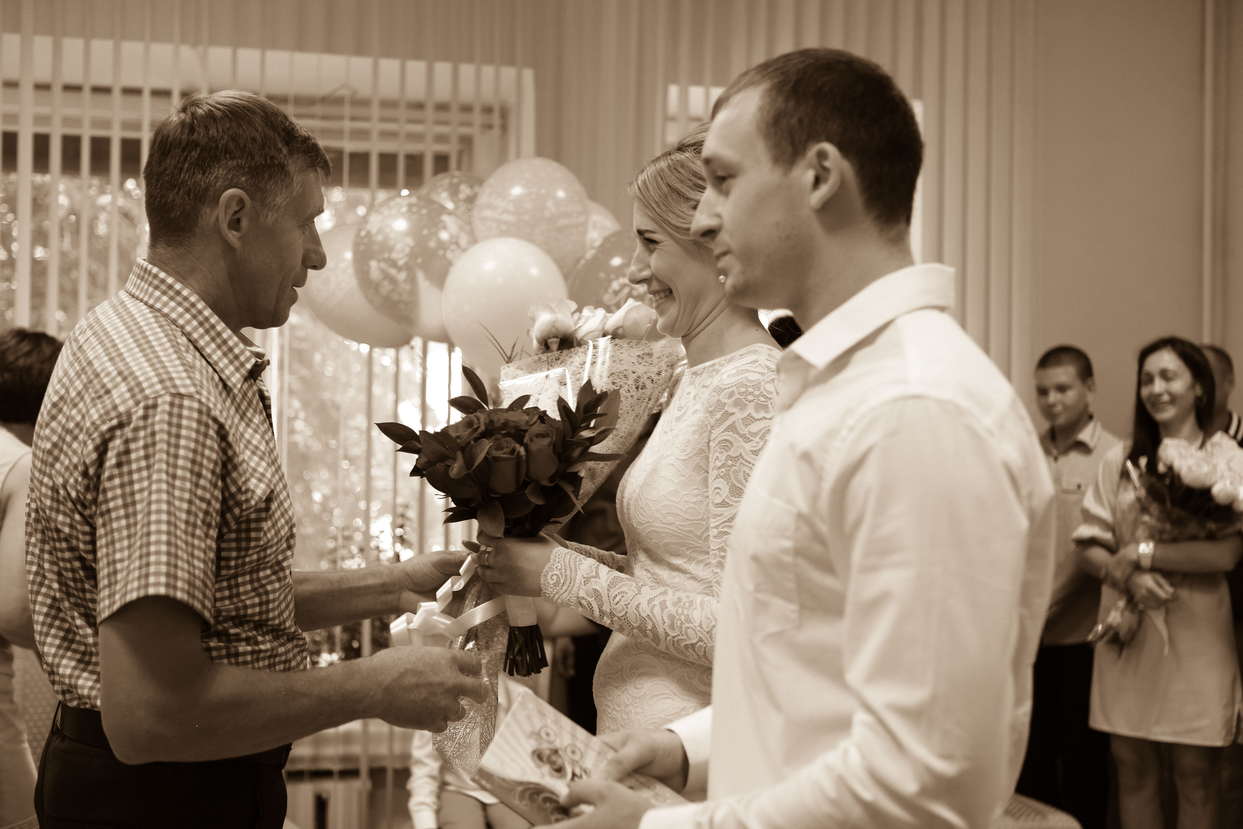 жених и невеста свадьба лето загс церемония бракосочетания 