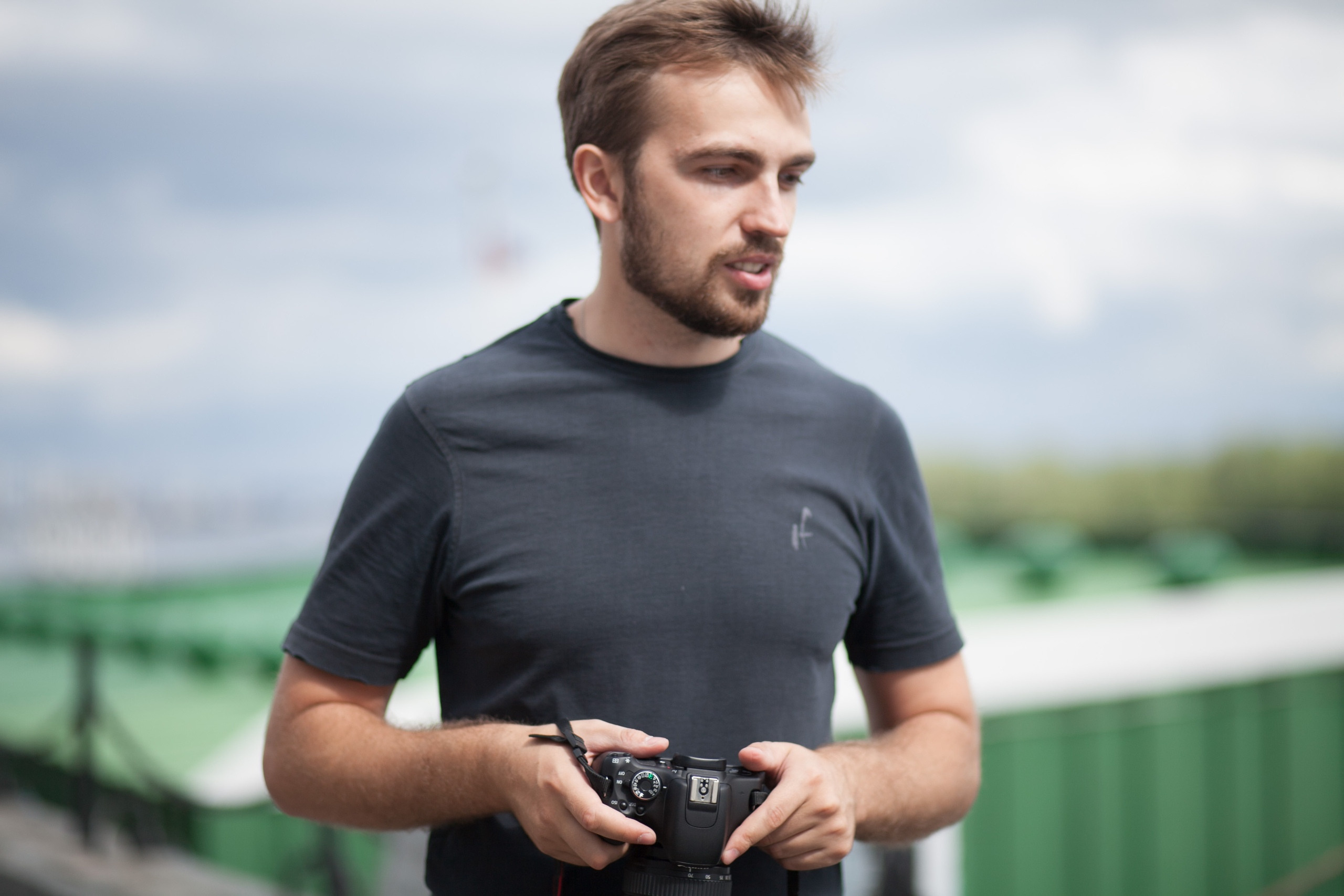 парень фотограф лето набережная