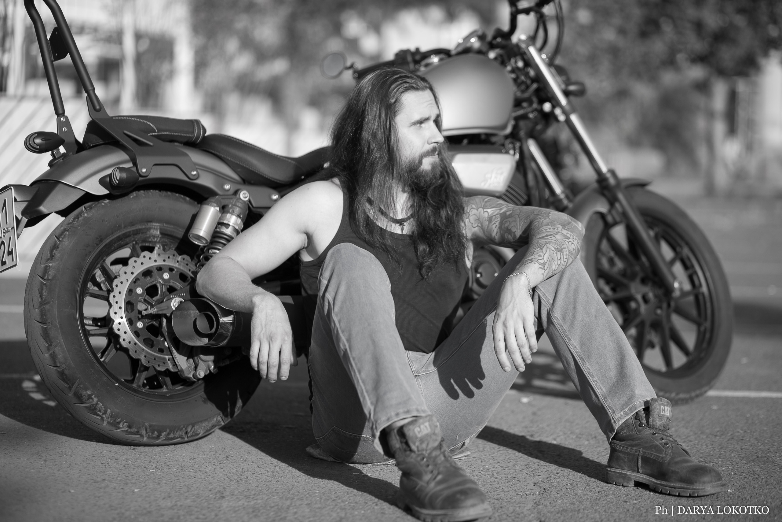 байкер парень мотоцикл руль чоппер фотосессия город лето