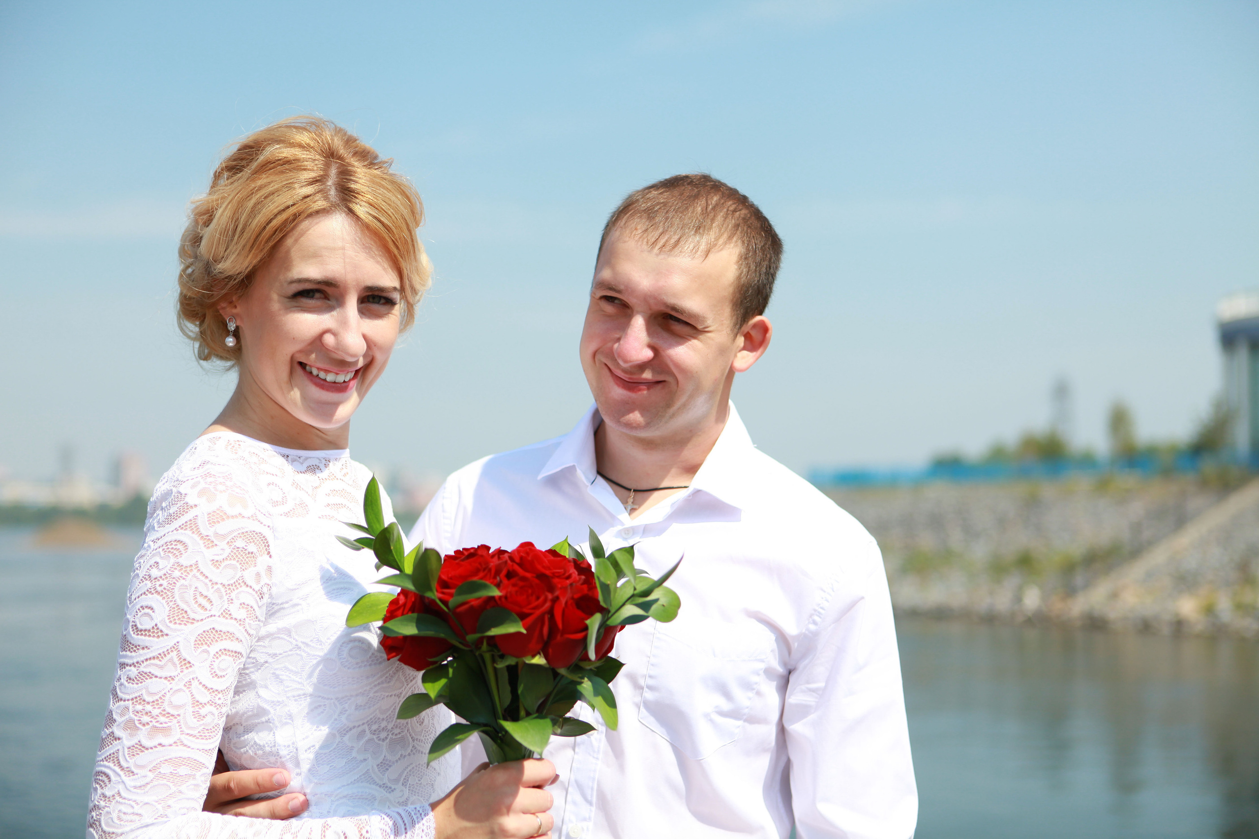 жених и невеста свадьба лето