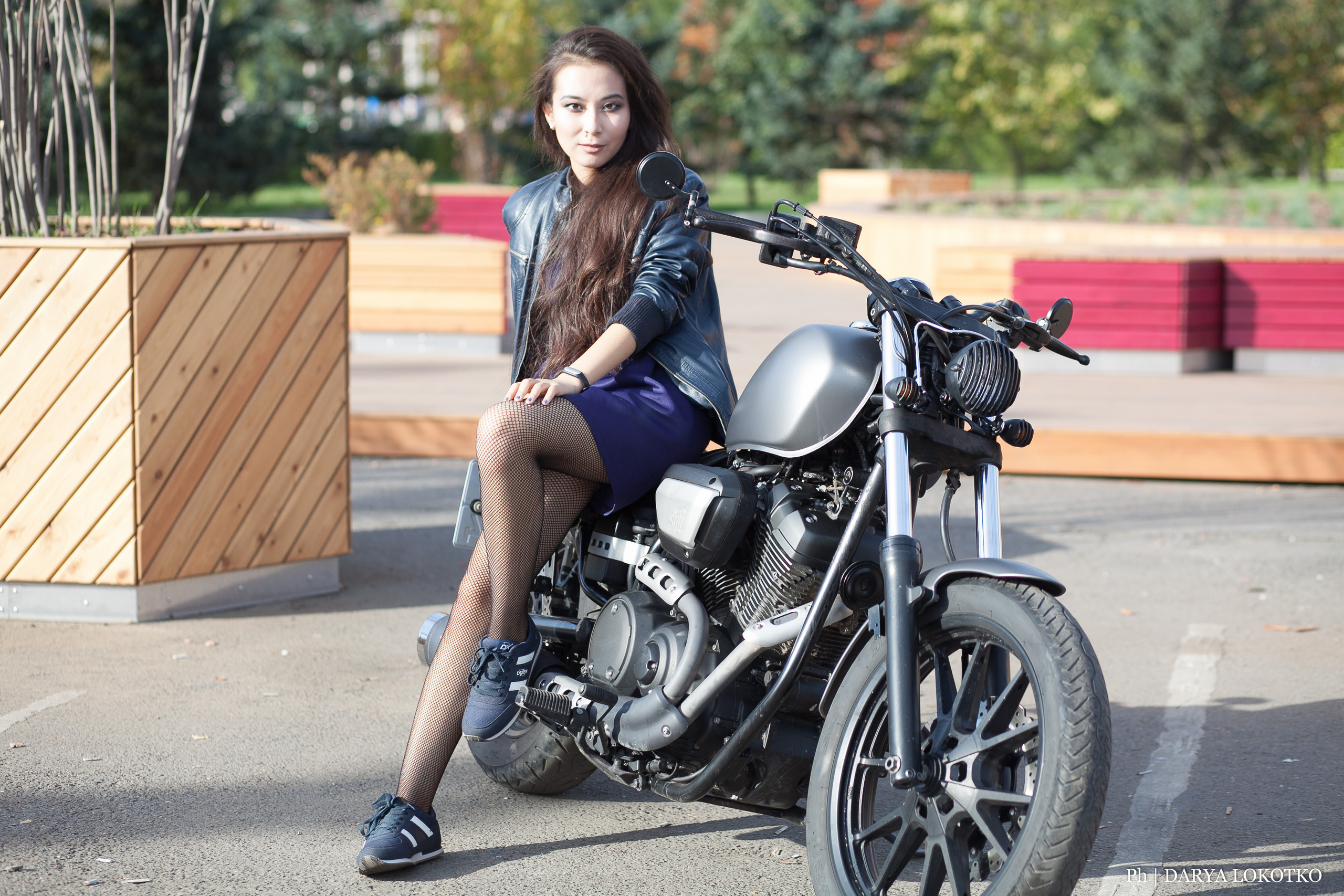Девушка мотоцикл чоппер лето фотосессия