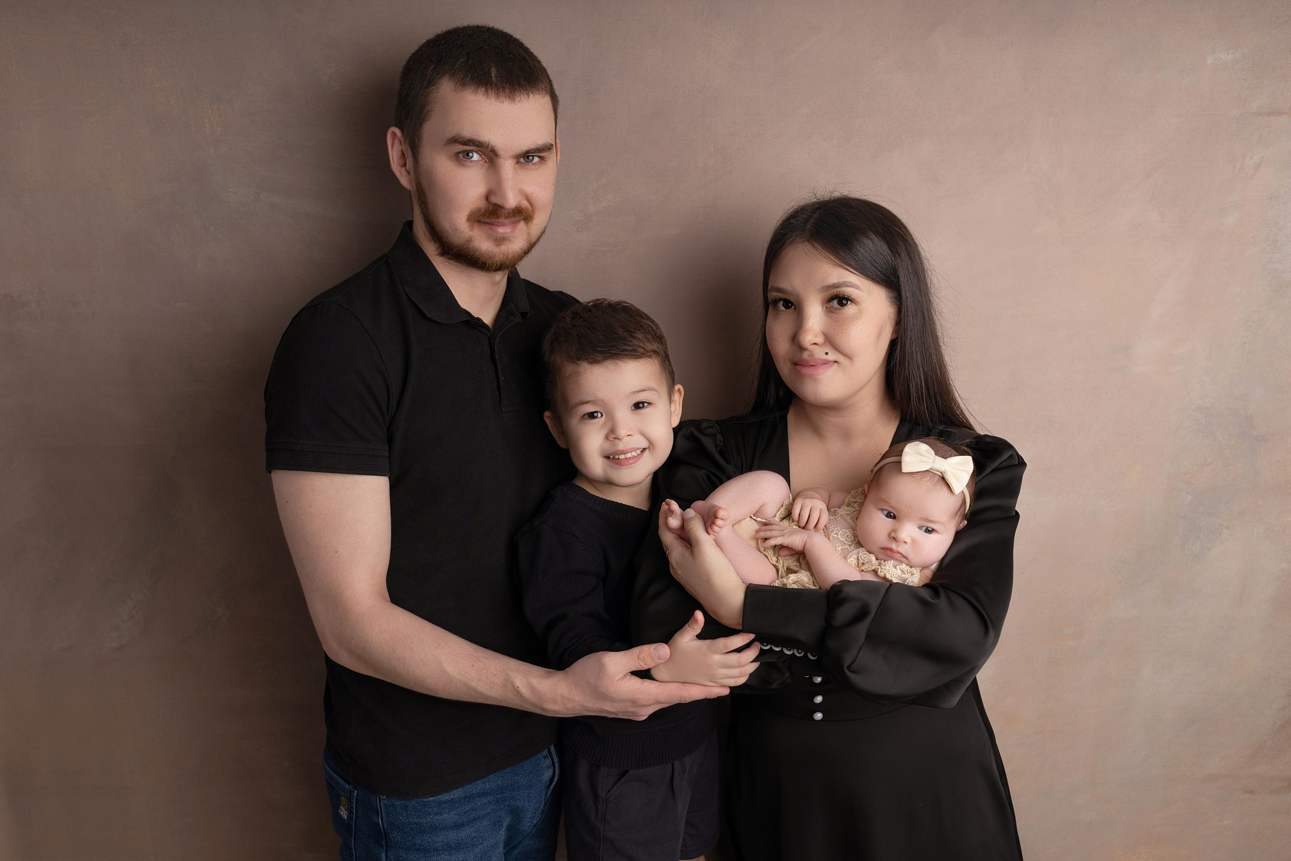 Семейные кадры от Elvira Kamaeva. Фотограф новорожденных малышей в Омске и Омской области Эльвира Камаева