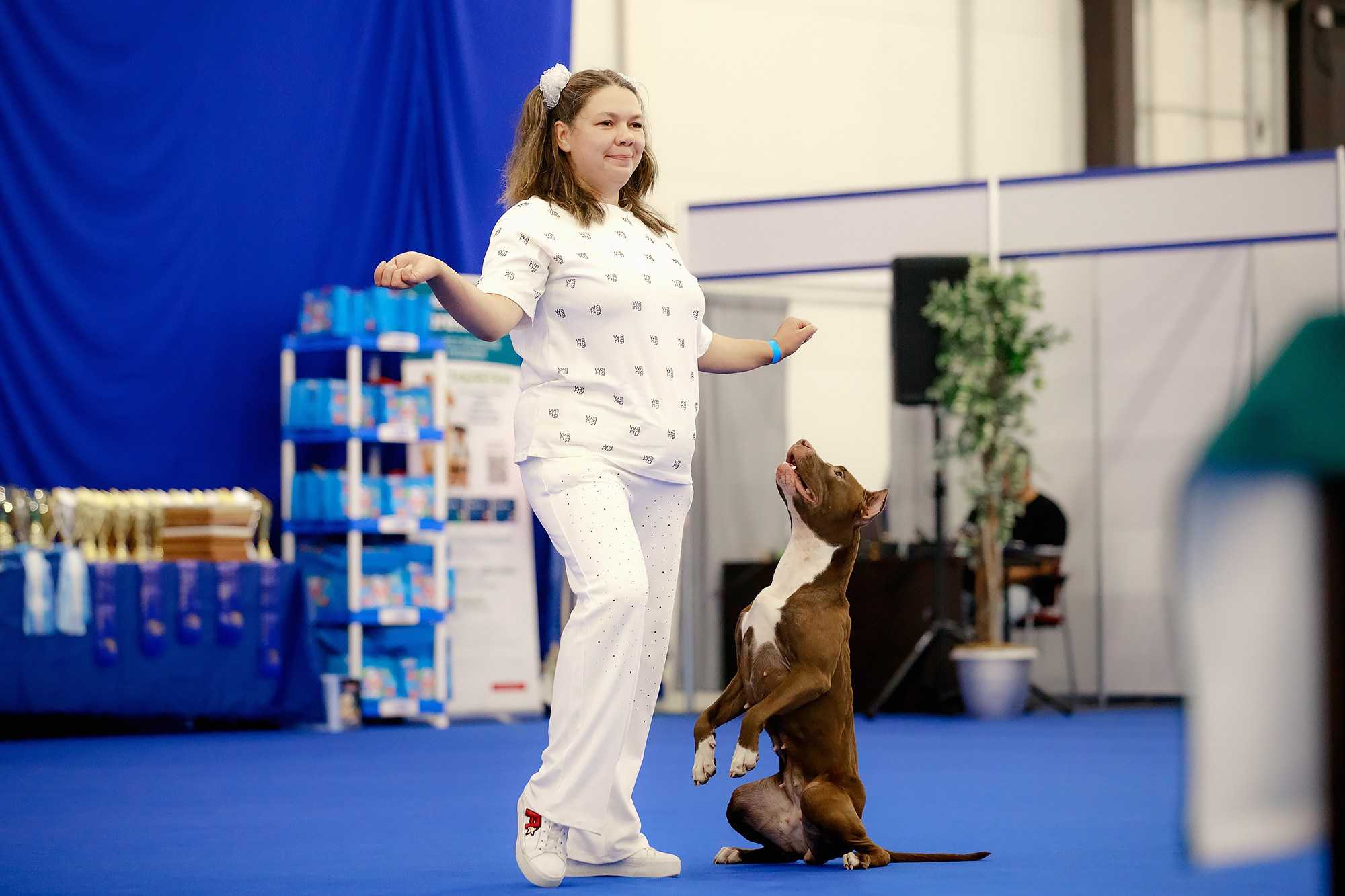 Танцы на выставке «Зоошоу», СПб. Фотограф-анималист Mary Mart — Москва, Питер