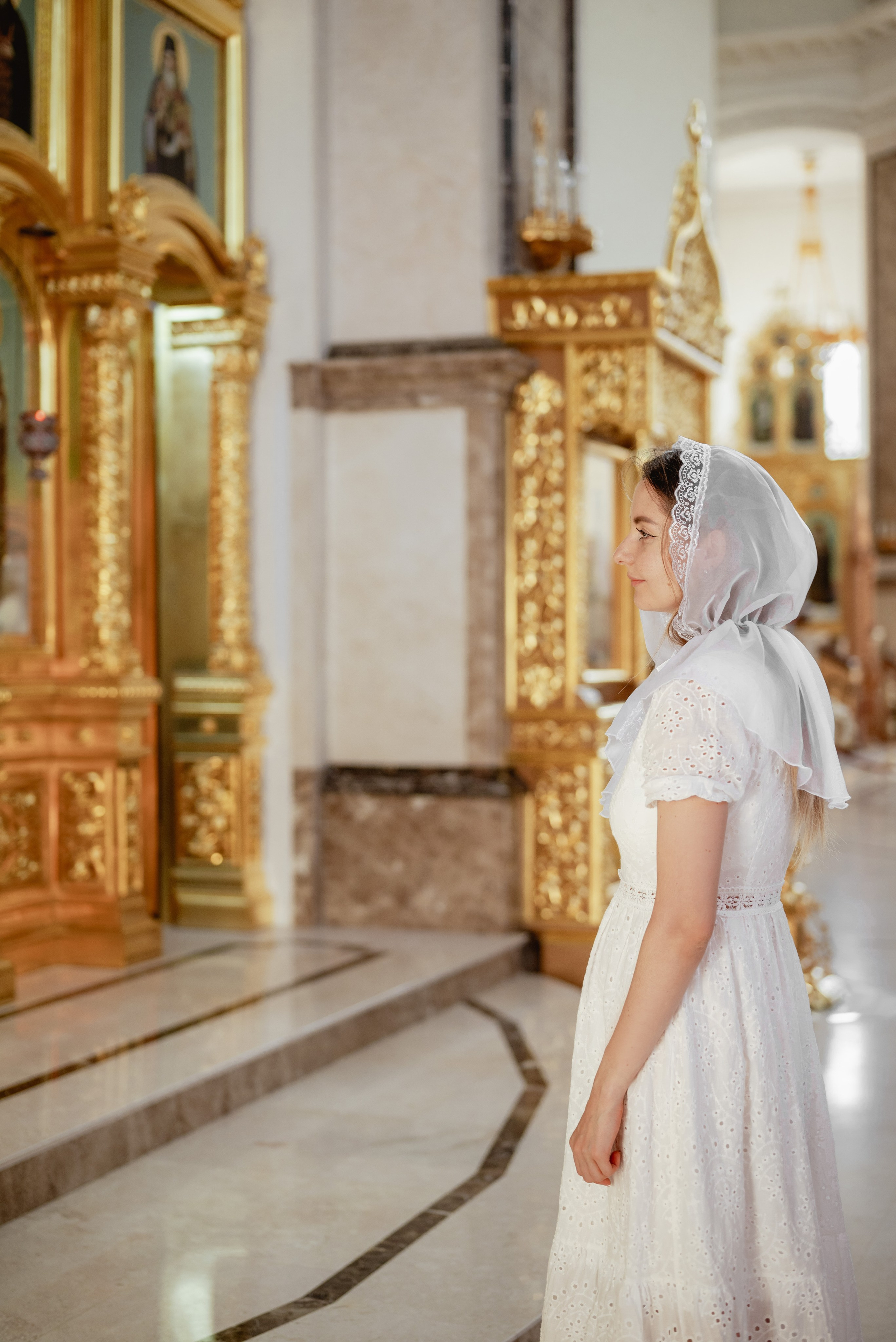 Крещение в светлом храме. Юлия Басня семейный и свадебный фотограф в Донецке