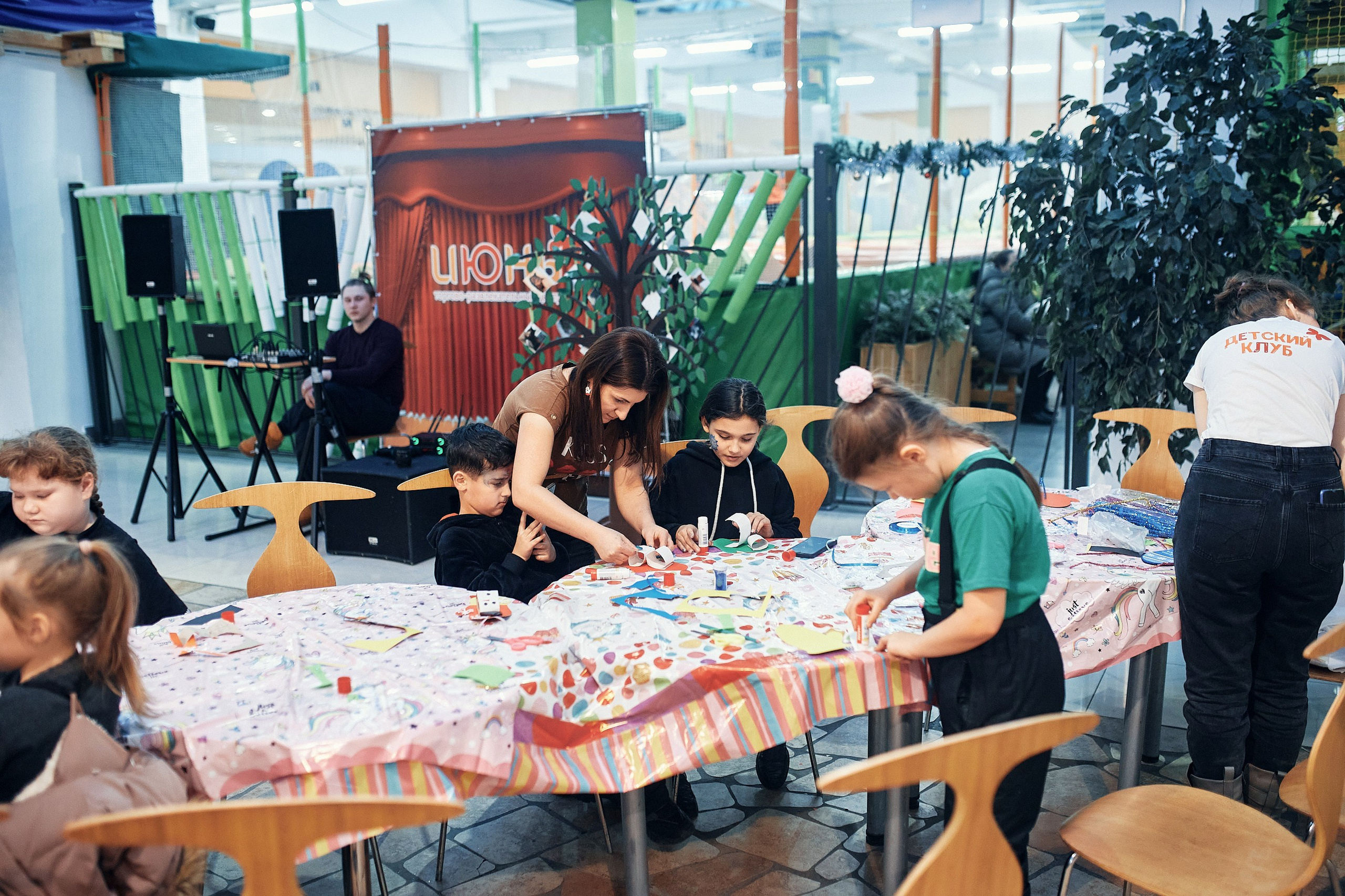 Детский новогодний праздник в ТЦ Июнь. Семейный и репортажной фотограф в Красноярске и Москве Виктор Бабинцев