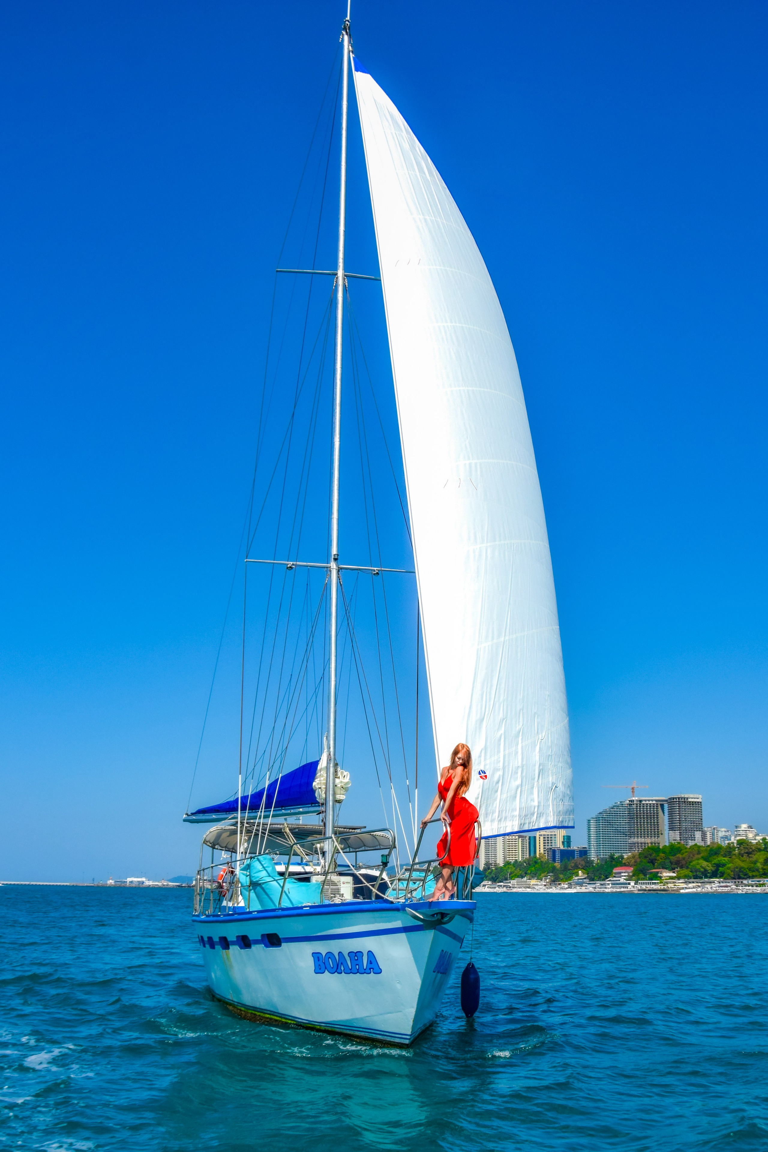 Парусная яхта ВОЛНА Аренда Яхты в Сочи Яхтанаморе YACHTANAMORE