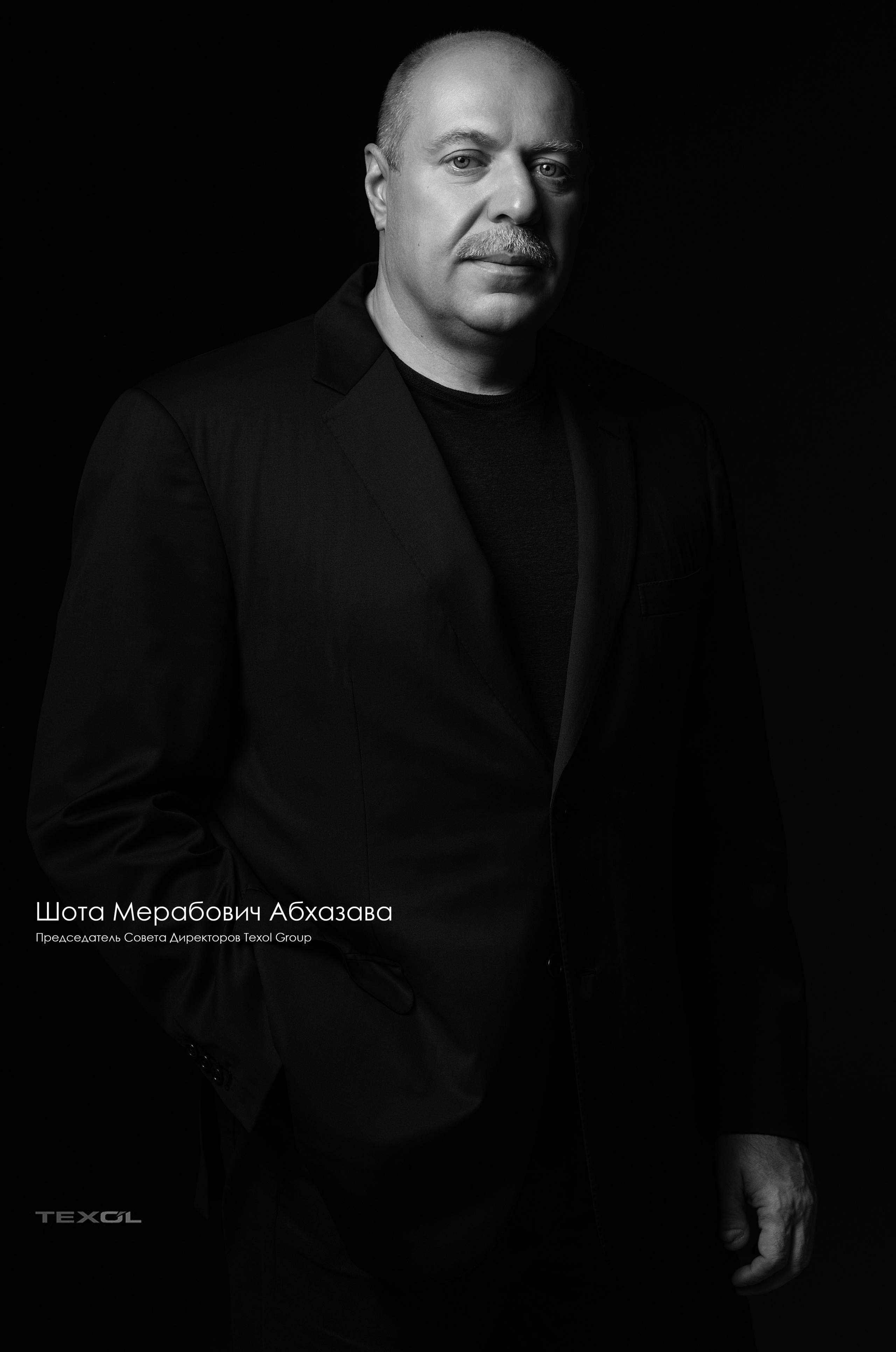 Бизнес-портрет руководителя компании — профессиональная фотосъёмка и имиджевая съёмка в Алматы, корпоративная фотосъёмка для брендов, фотограф Алматы