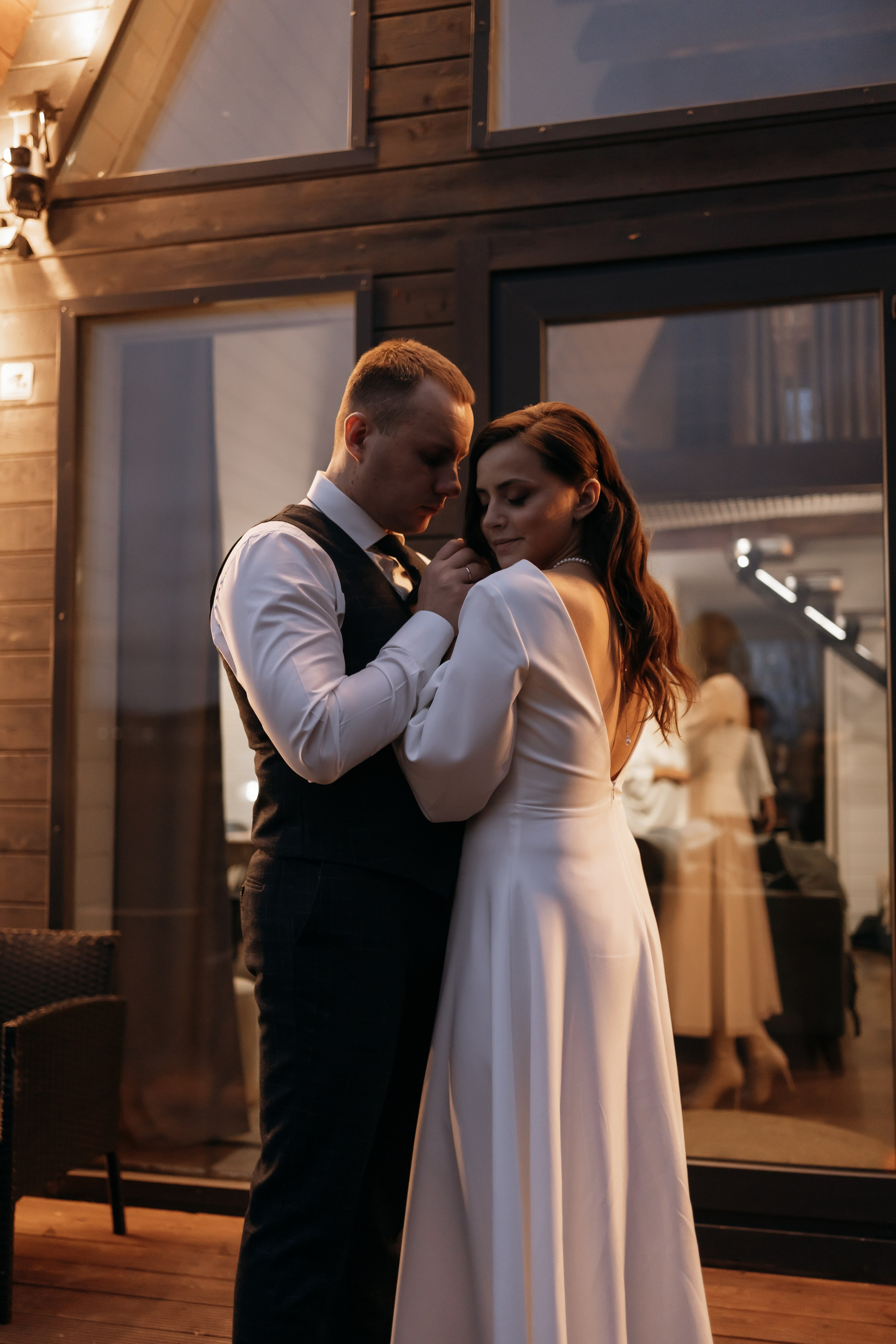 Выездная свадебная фотосессия в коттедже в Архангельске. Портретный и свадебный фотограф в Архангельске Елизавета Стрекаловская