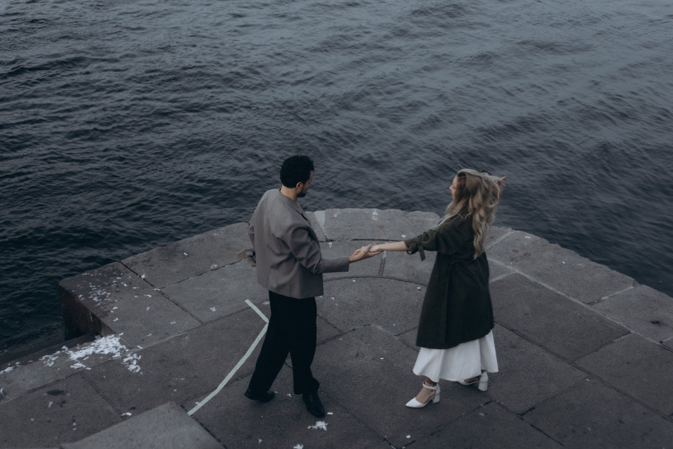 СВАДЕБНАЯ СЬЕМКА ПАРЫ НА РАССВЕТЕ В БЕЛЫЕ НОЧИ И ПРОГУЛКА С РАЗВОДНЫМИ МОСТАМИ И ПИКНИК ВОЗЛЕ ИСАКИЕВСКОГО СОБОРА. Профессиональный фотограф, Санкт-Петербург — Виктория Богомолова