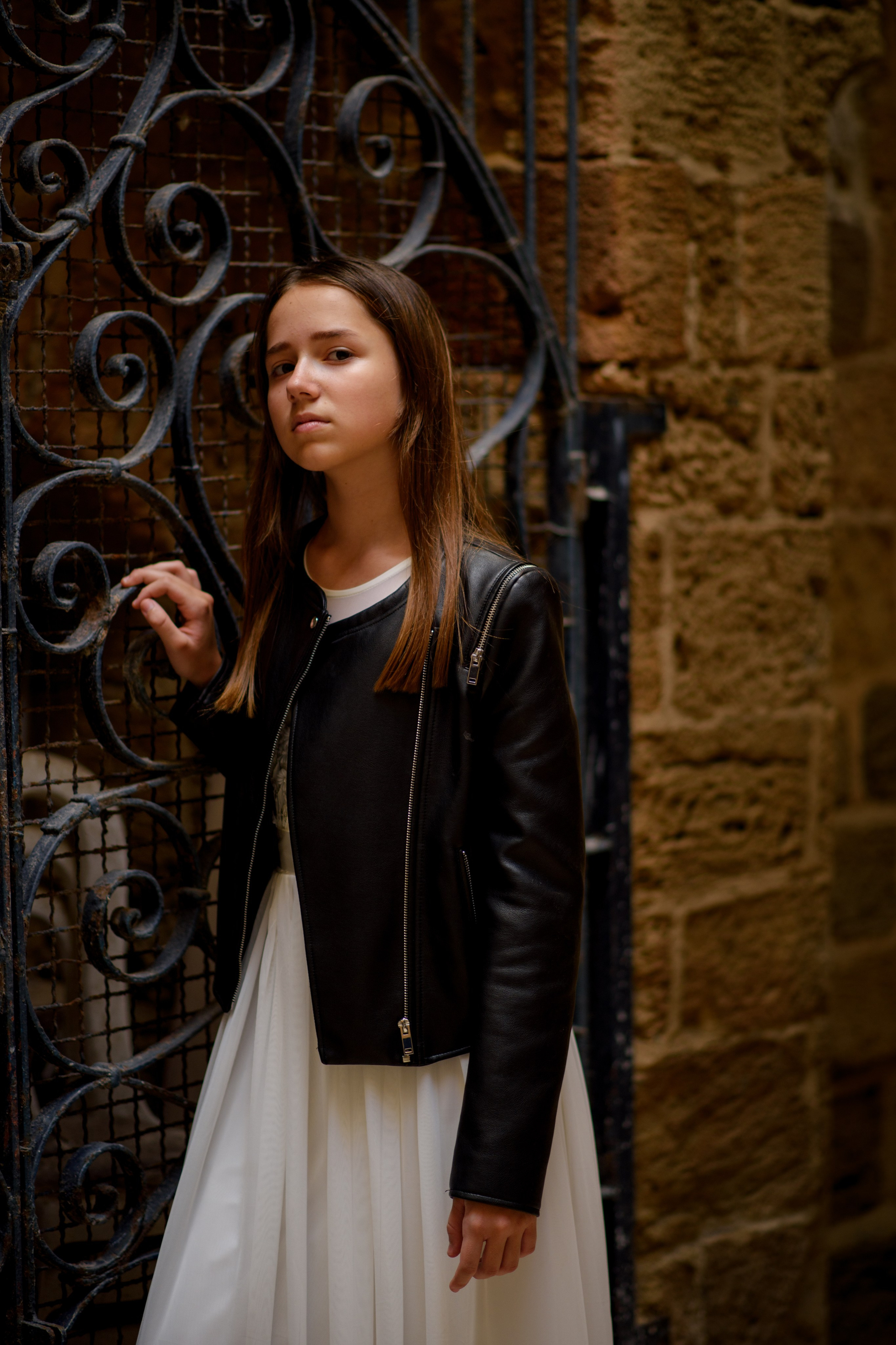 черно-белая фотография, подросток, девочка-подросток, актерское портфолио, фотосессия для подростков, фотограф Москва, детский фотограф Москва, подростковый фотограф , фотосессия в старом городе