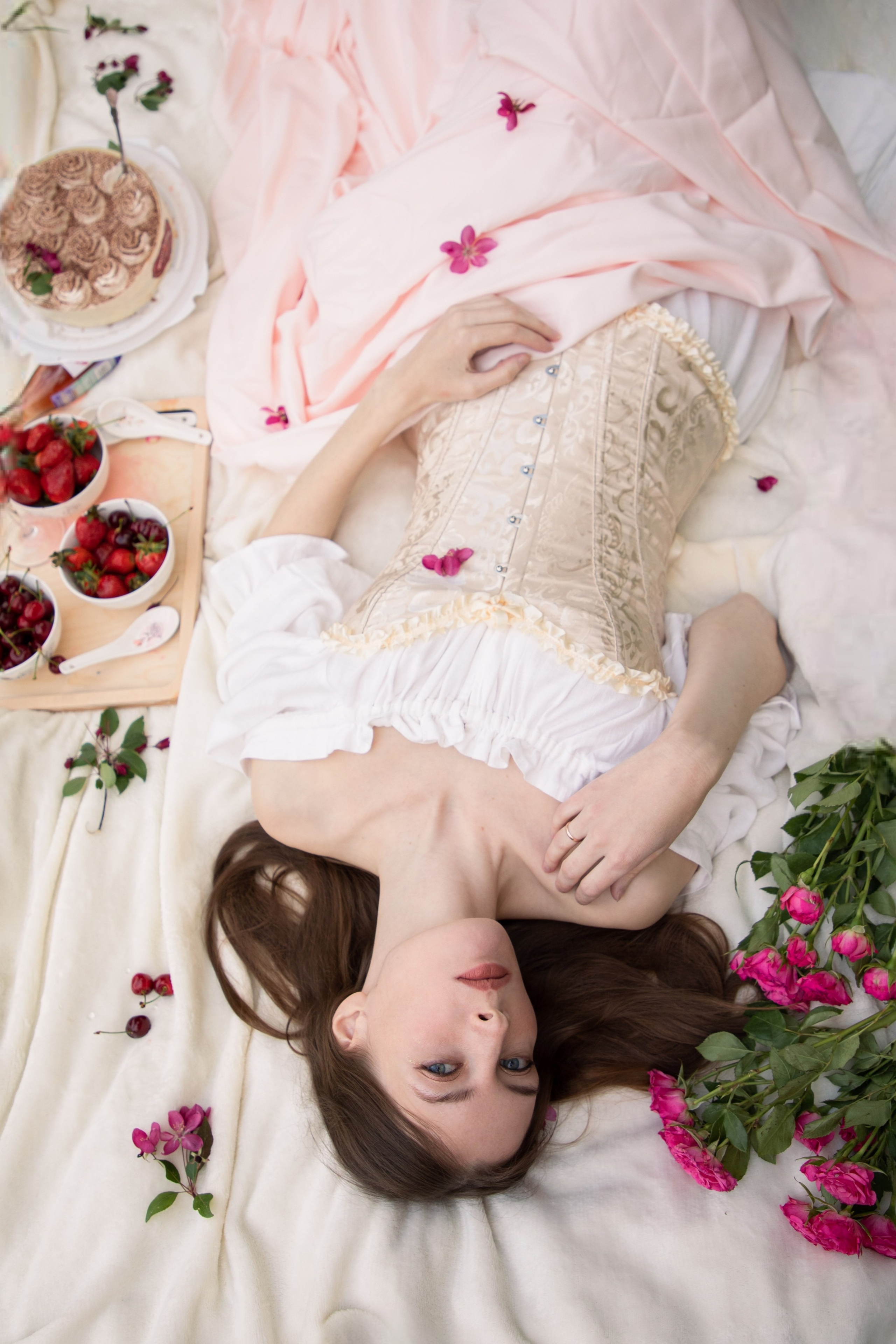 Пикник в розовых яблонях. Юлия Башкатова, сказочный фотограф, Москва