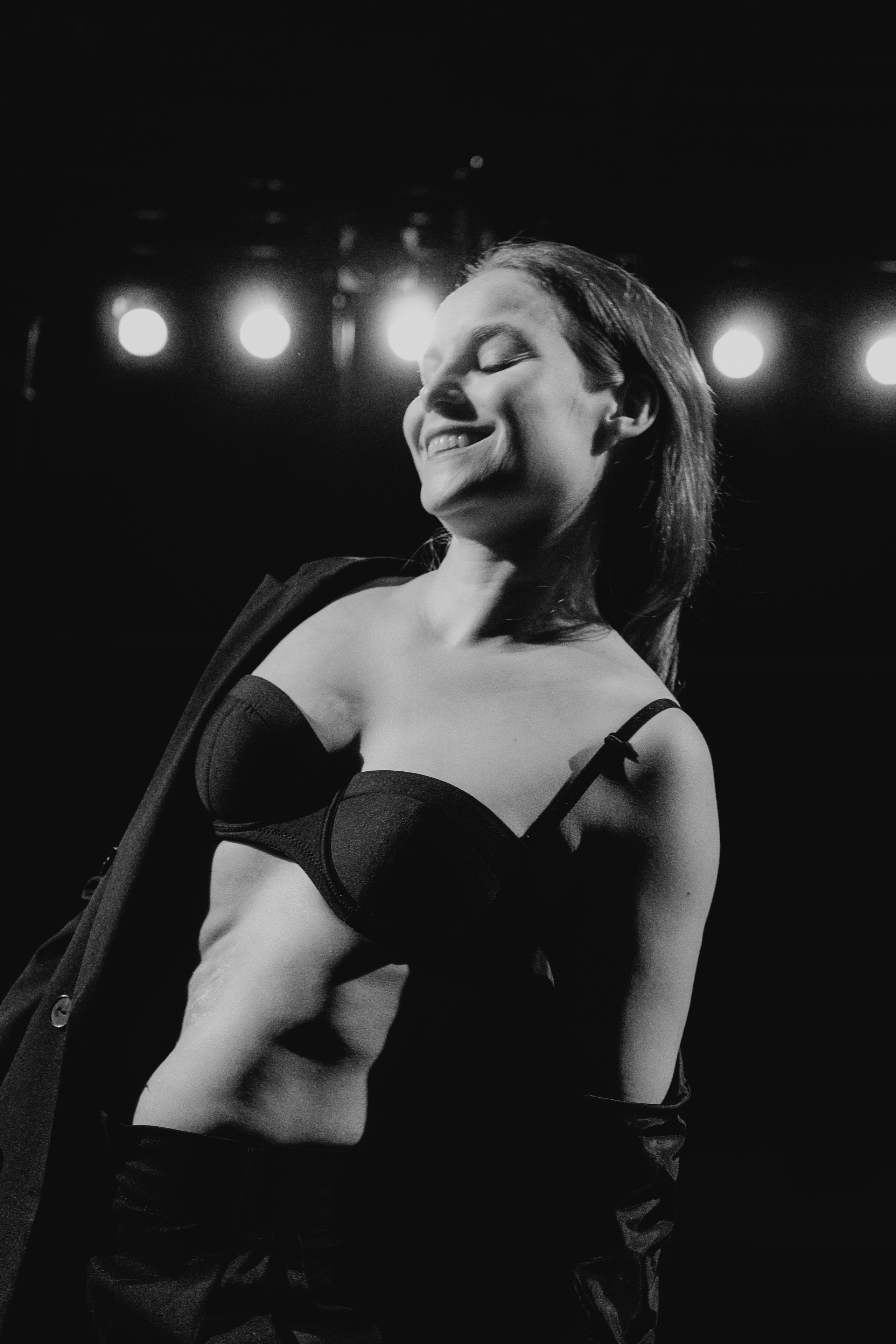 Настя — актриса театра и кино. Денис Марков — фотограф в Екатеринбурге