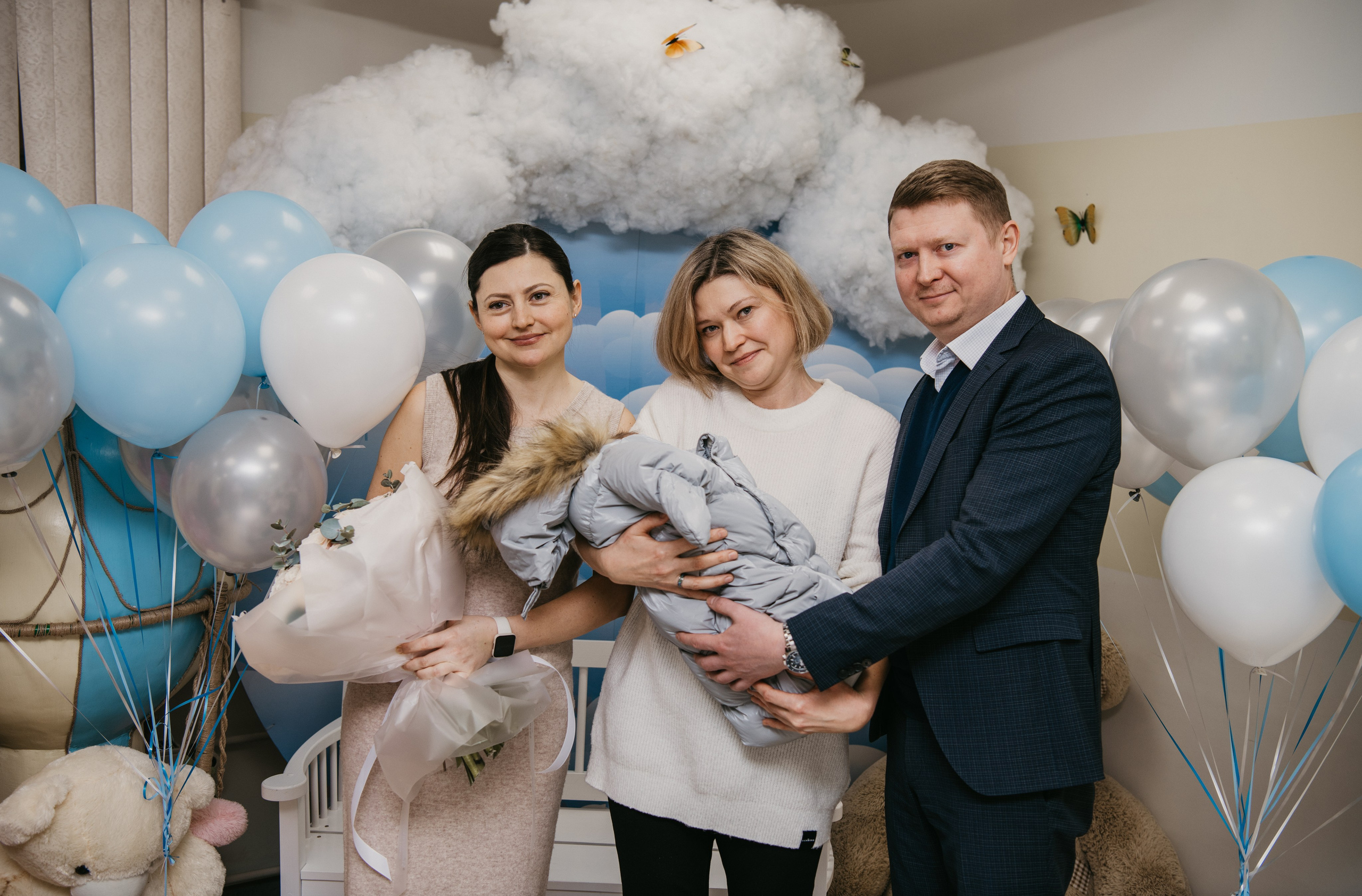 Выписка малыша. Мать и дитя на Севастопольском. Фотограф на выписку из роддома в Москве и МО