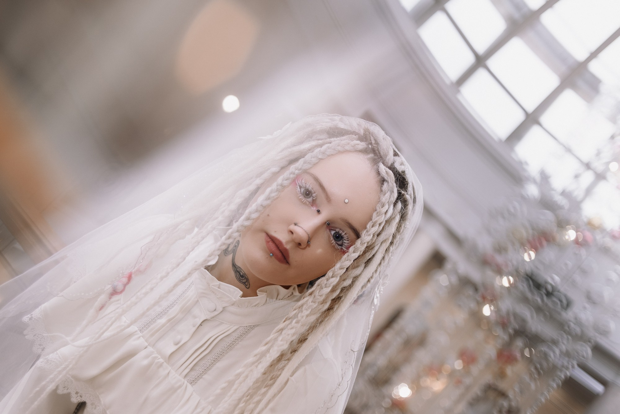 Свадьба для двоих в Тюмени — фотосессия в ЗАГСе, кафе и отеле. Портретный фотограф Тюмень Дарья Мустафина