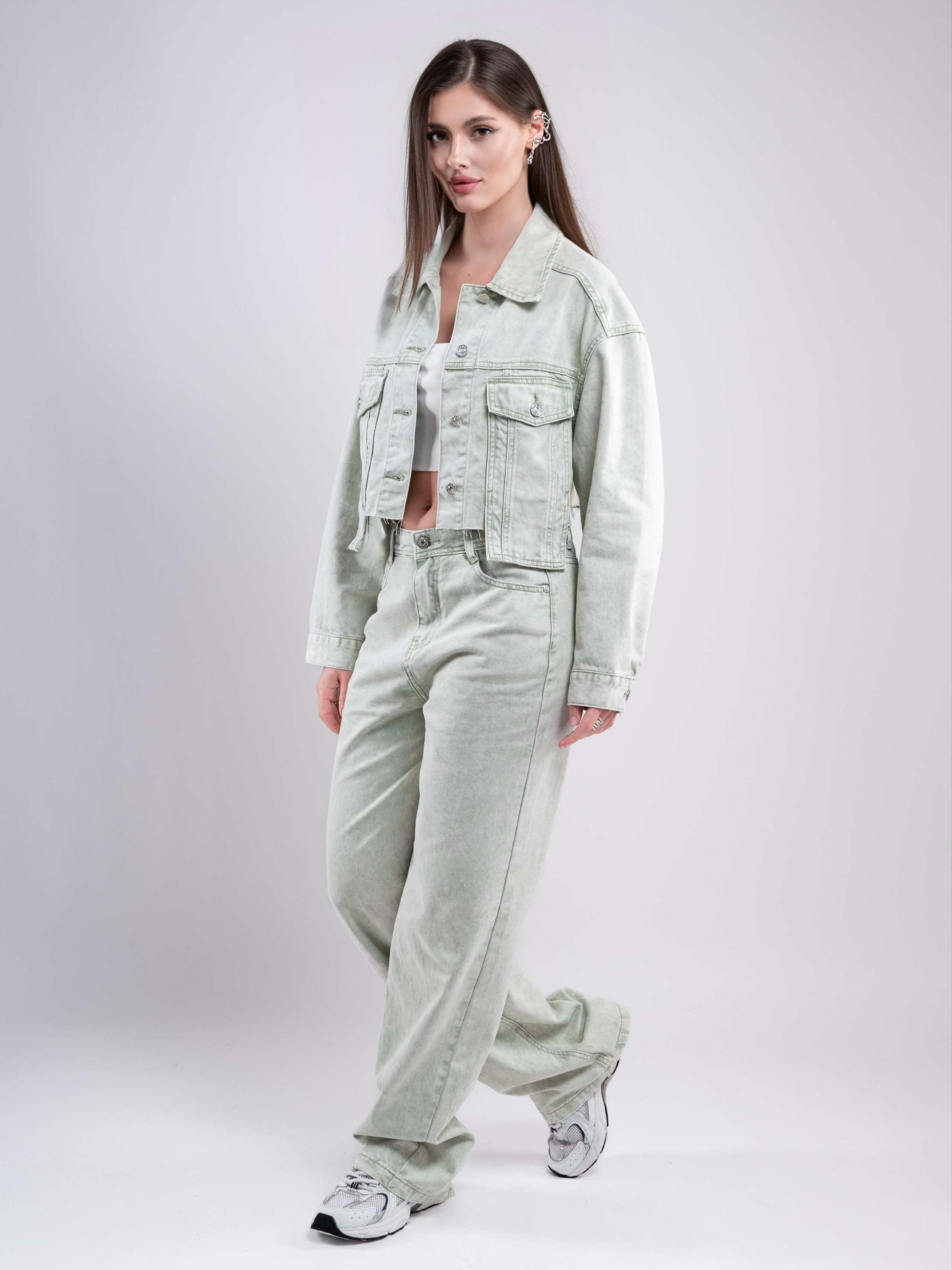 Джинсовые костюмы две модели. Предметный фотограф, фото для маркетплейсов Пятигорск, КМВ