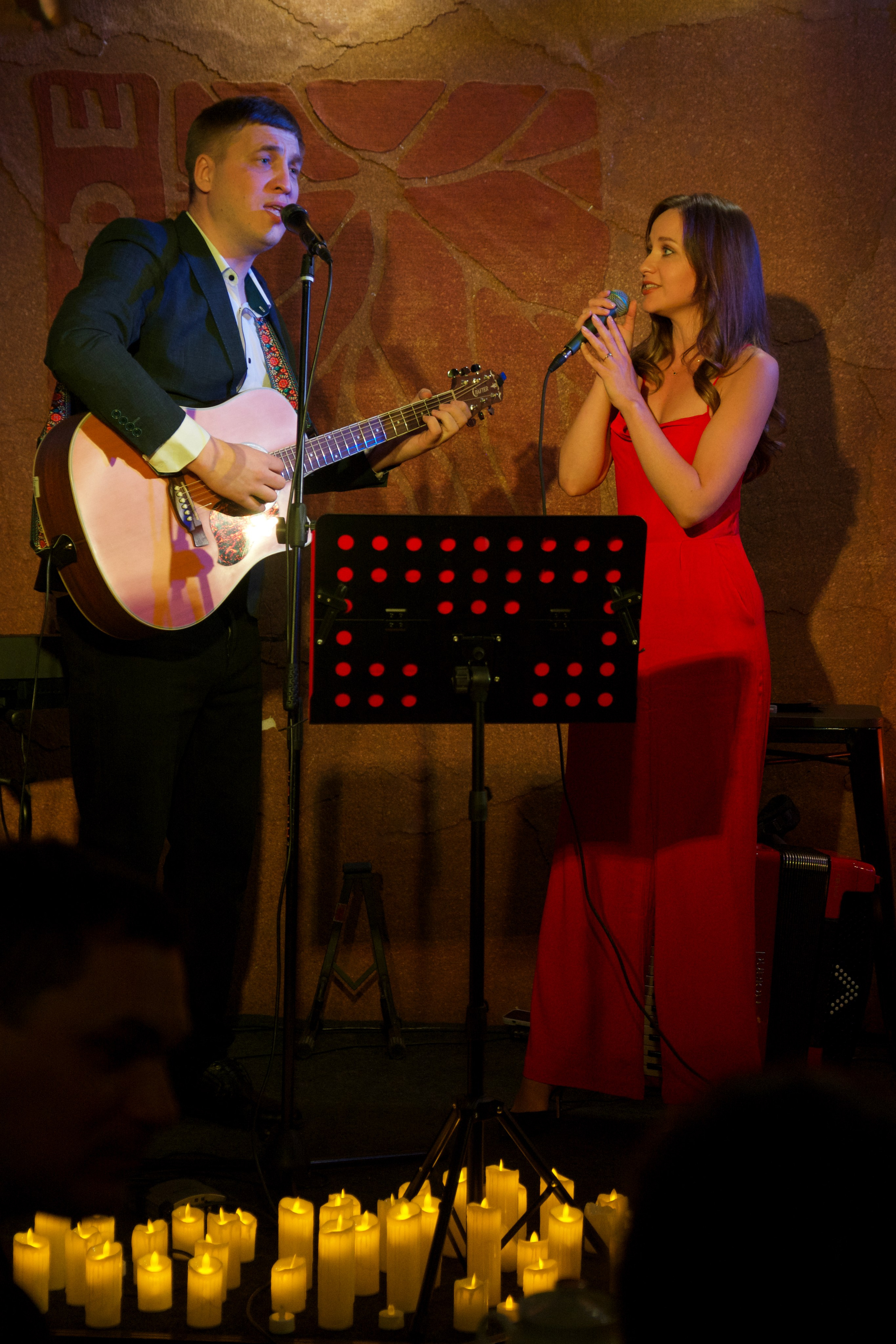 Песни о любви при свечах. F/8 and be there — оказаться в нужном месте и поймать момент